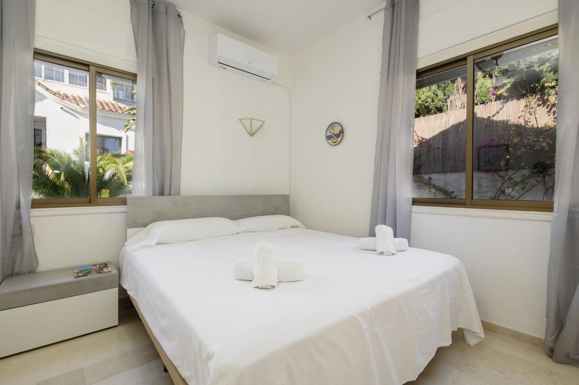 Spacious House With Pool, Garden And Solarium In Las Chapas, Marbella *