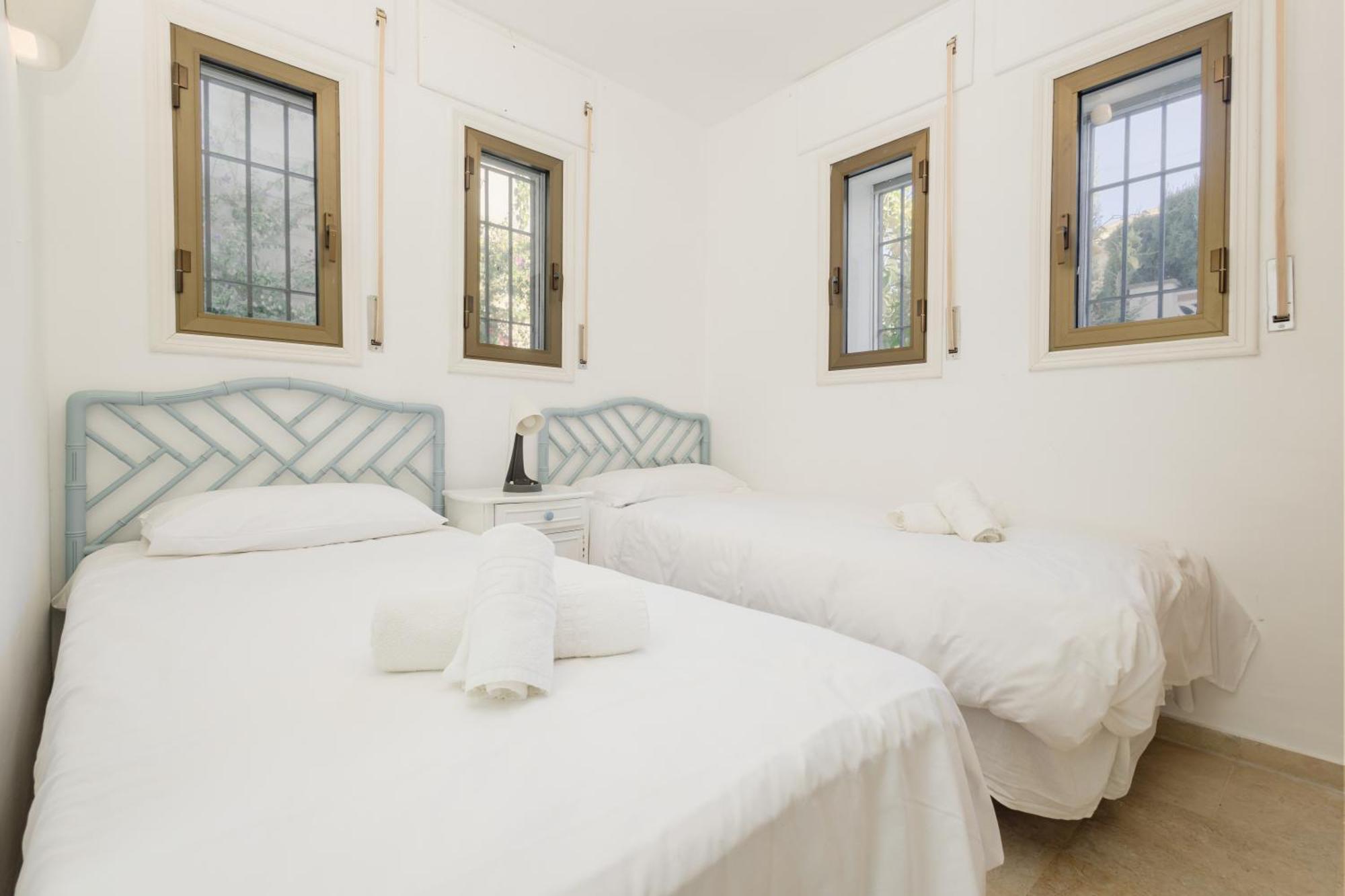 Spacious House With Pool, Garden And Solarium In Las Chapas, Marbella