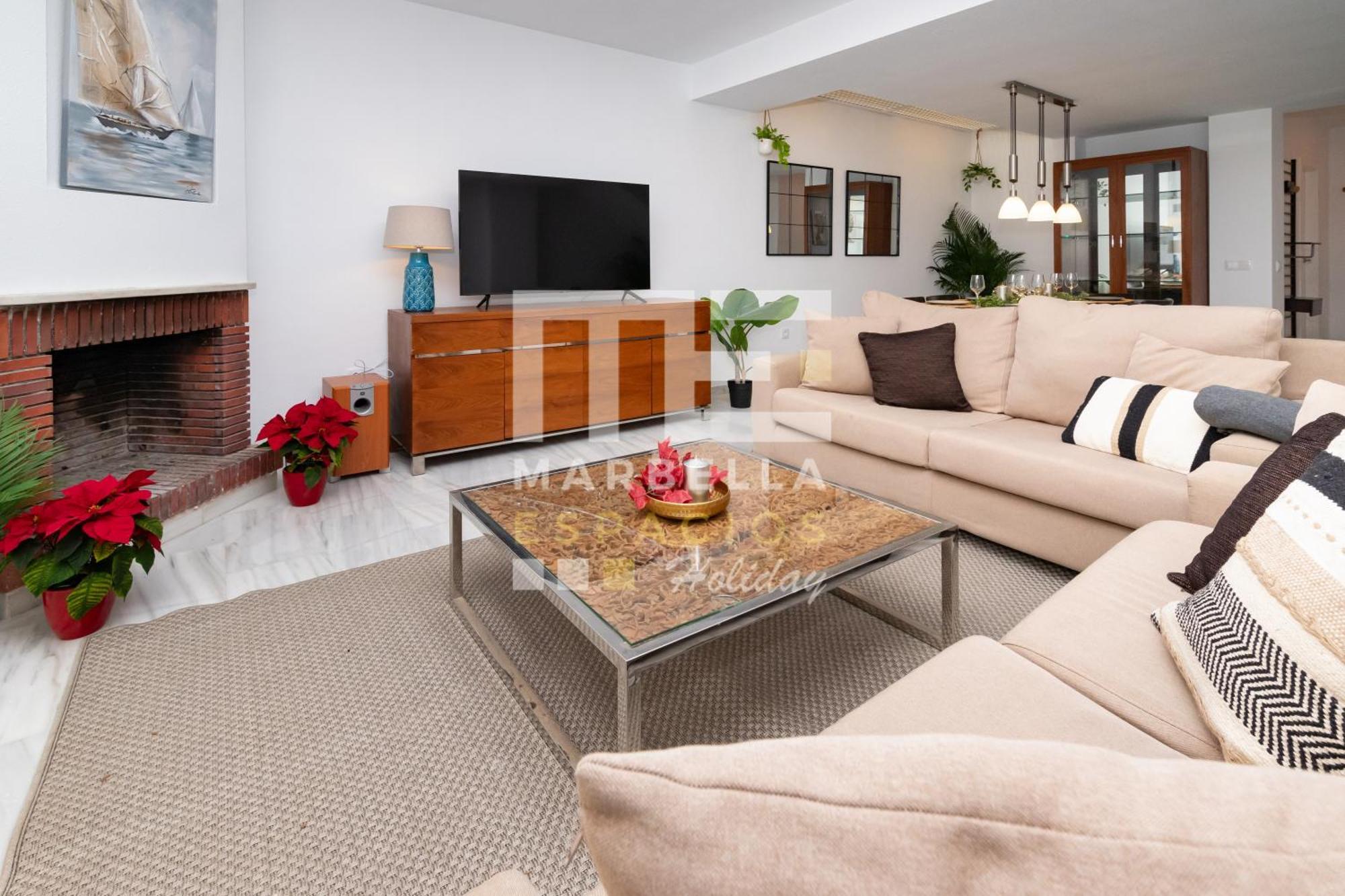 Town House 3 Beds In The Center Of *