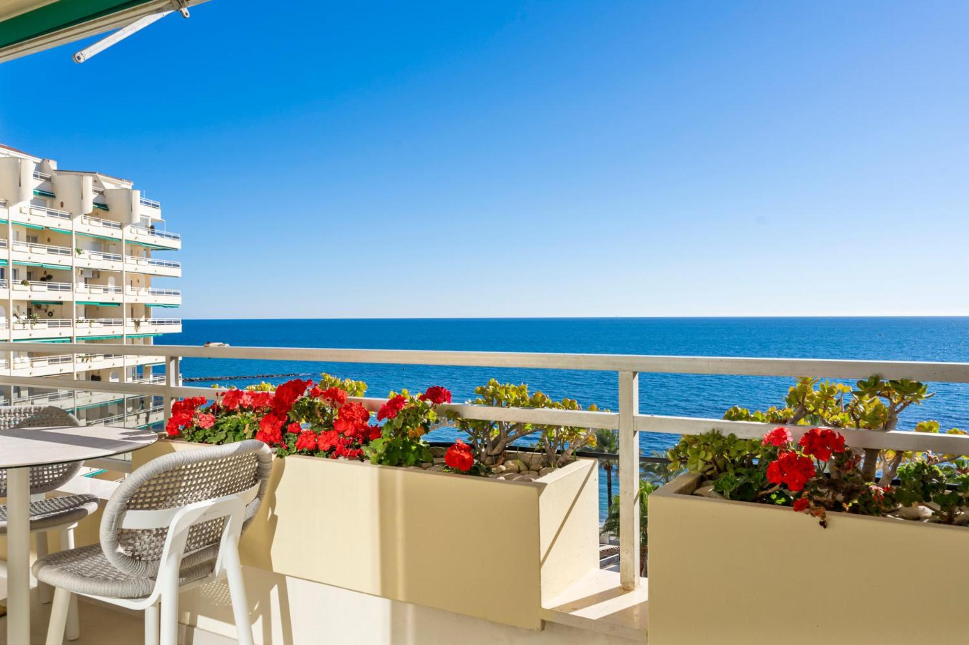 Front With Pool Apartamento