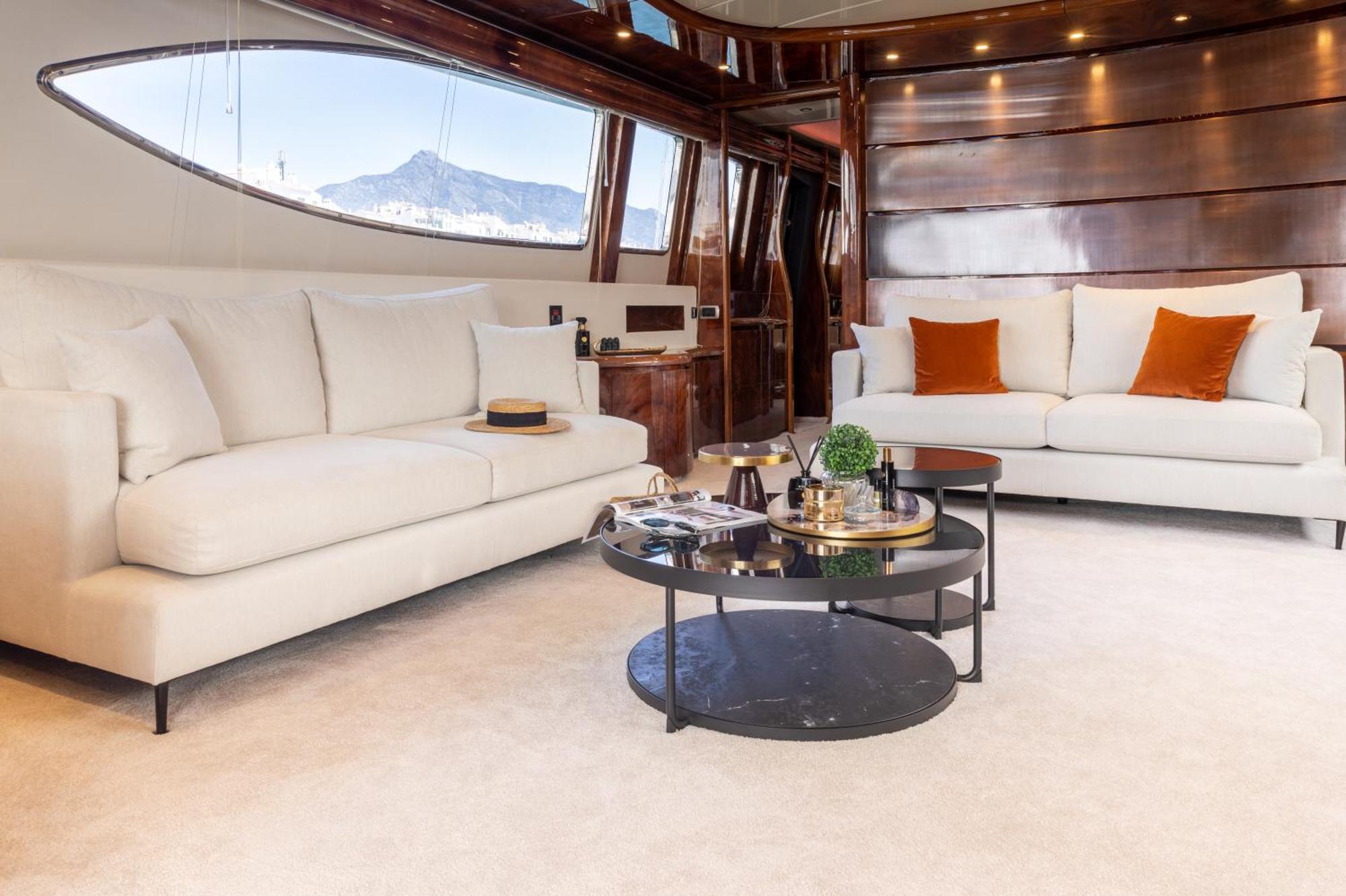 Botel Super Yacht Located In Puerto Banus *