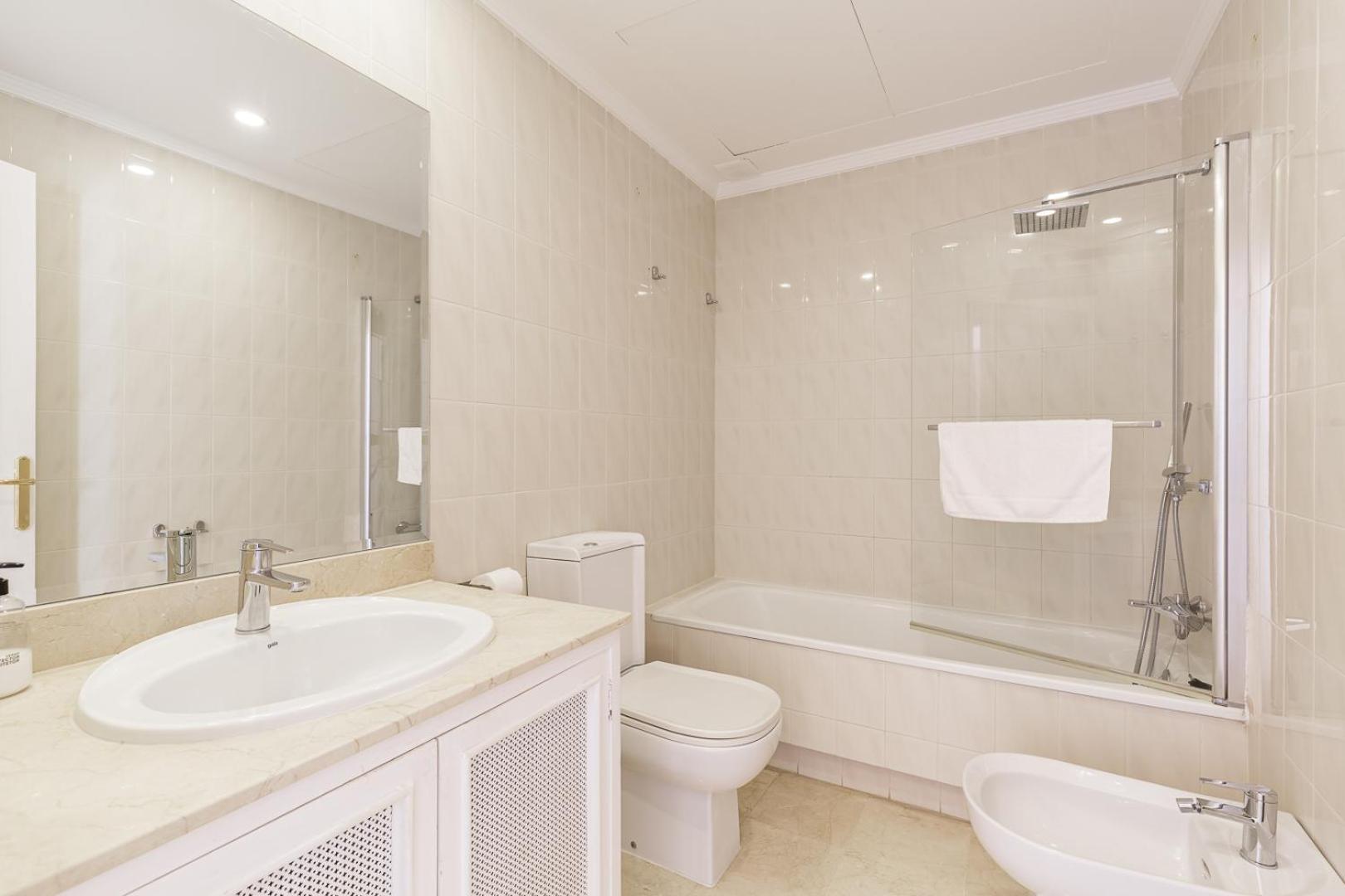 Spacious 2 Bed Duplex In Aloha Gardens Close To Puerto Banus *