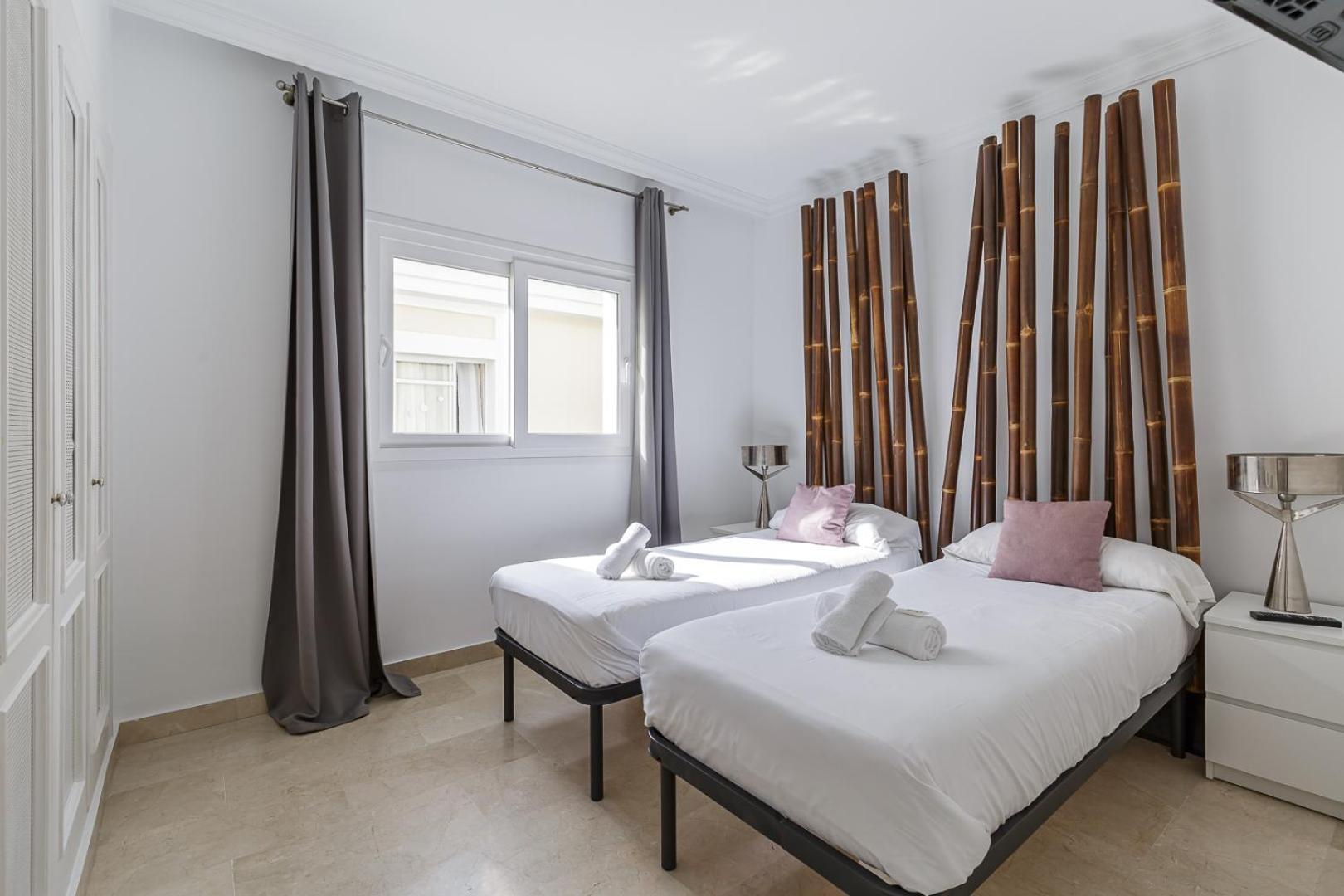 Spacious 2 Bed Duplex In Aloha Gardens Close To Puerto Banus