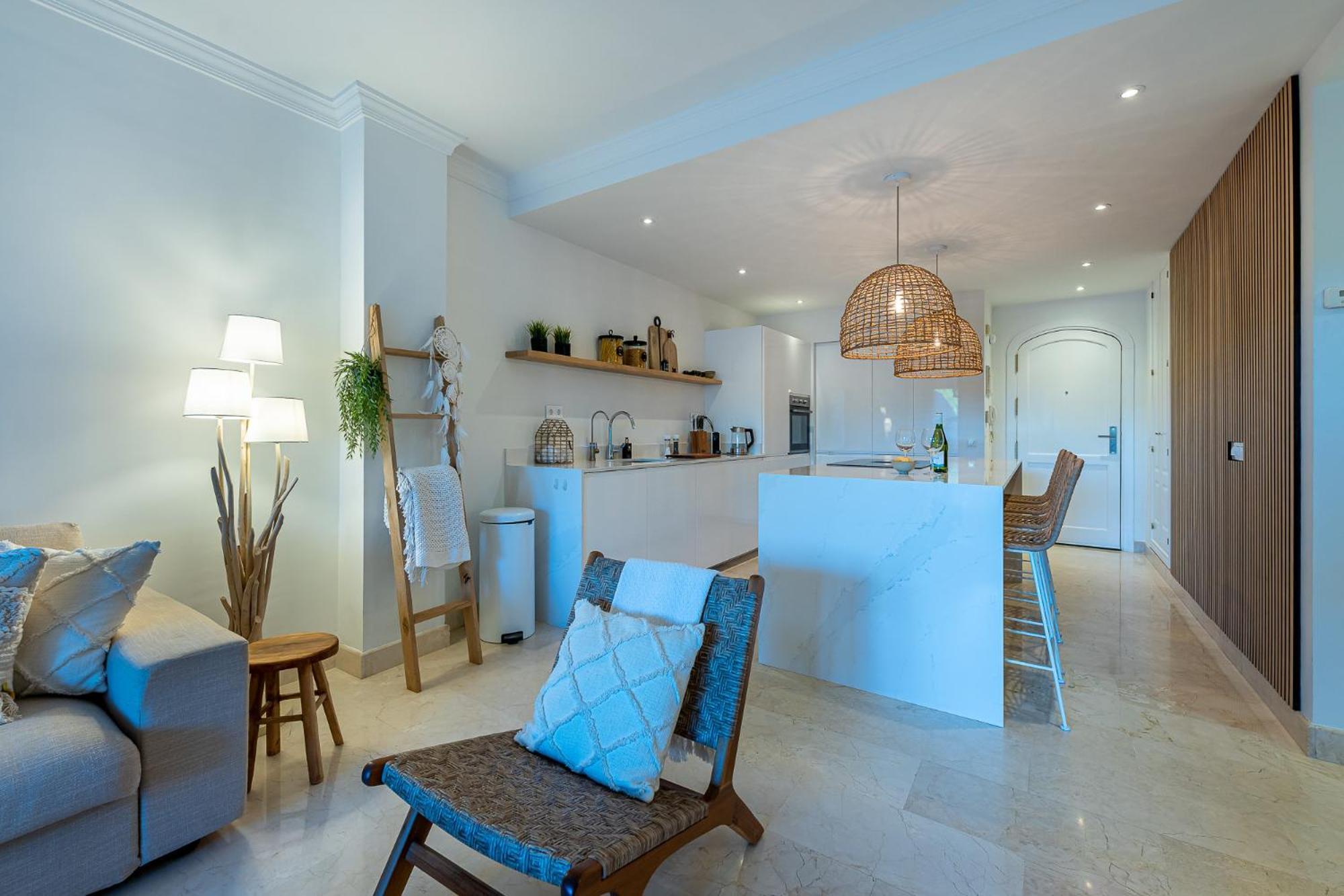 Casa Joy Elviria, Ibiza Style With 70 Sqm Terrace Appartement