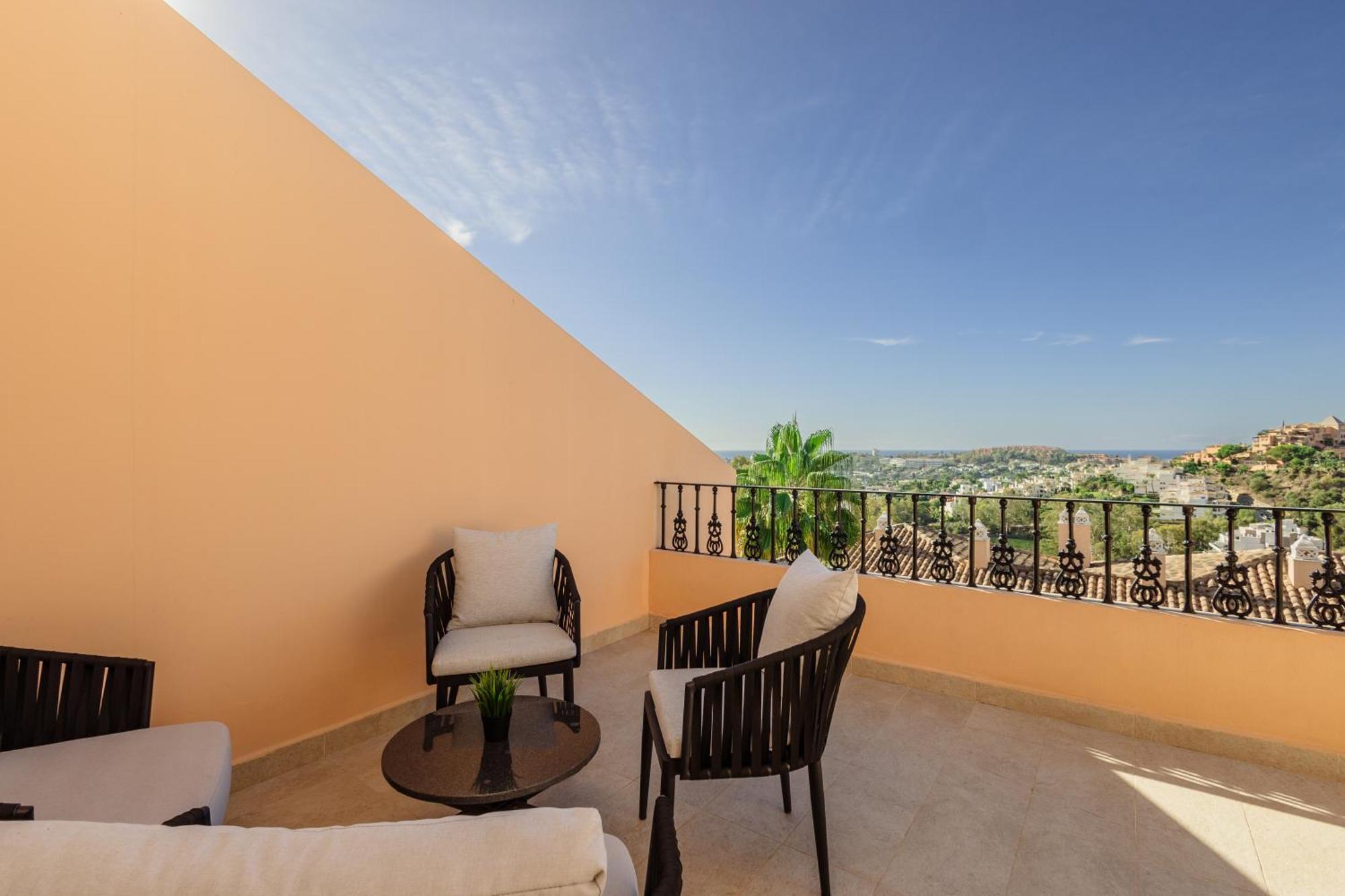 Penthouse With Sea Views In Nueva Andalucia * Marbella