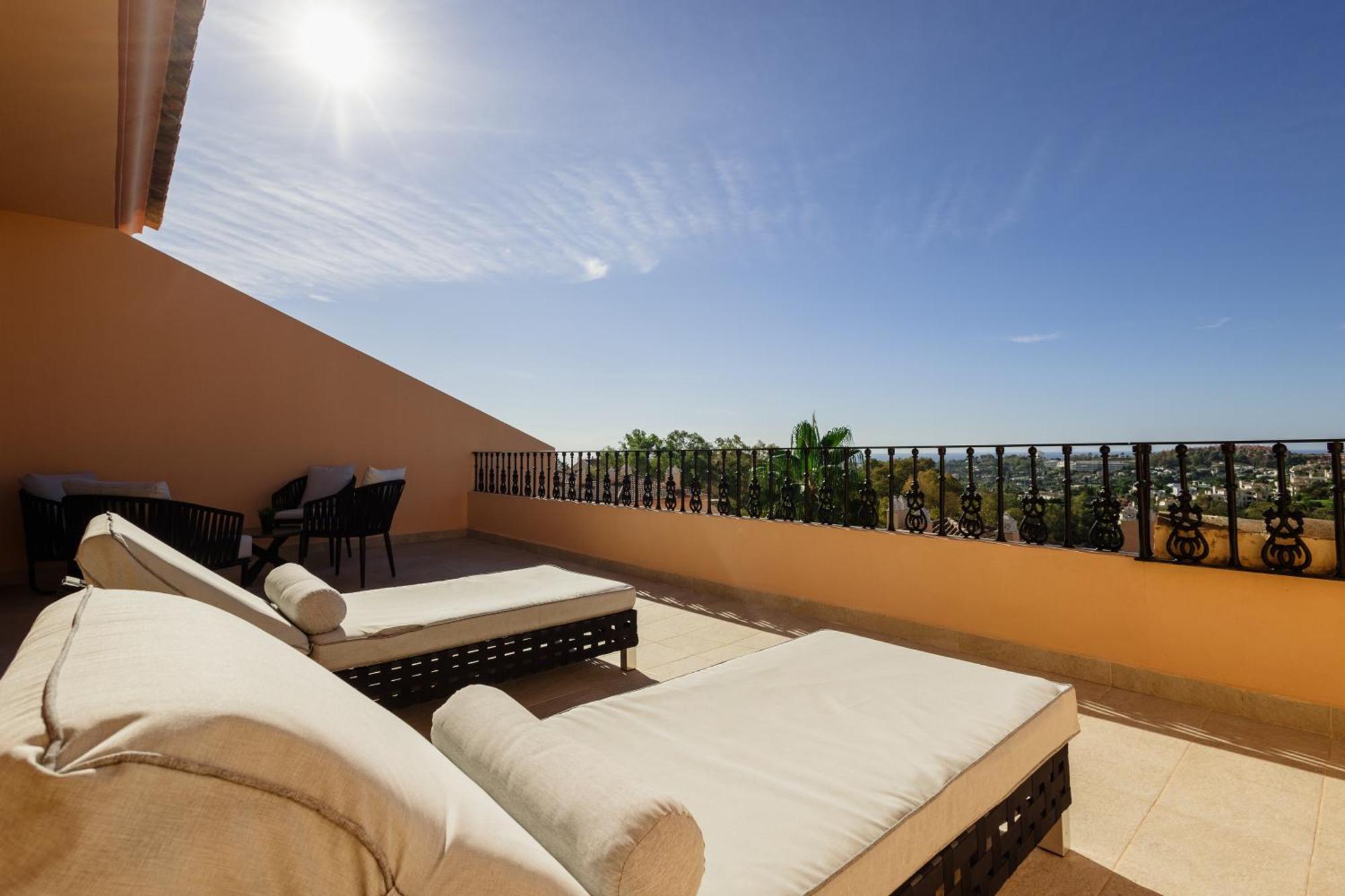 Penthouse With Sea Views In Nueva Andalucia * Marbella