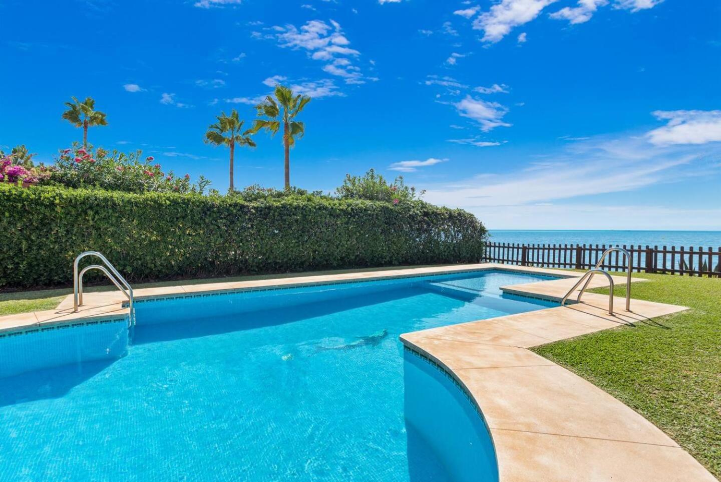 Dunas De - Beachfront 3 Bed Marbella