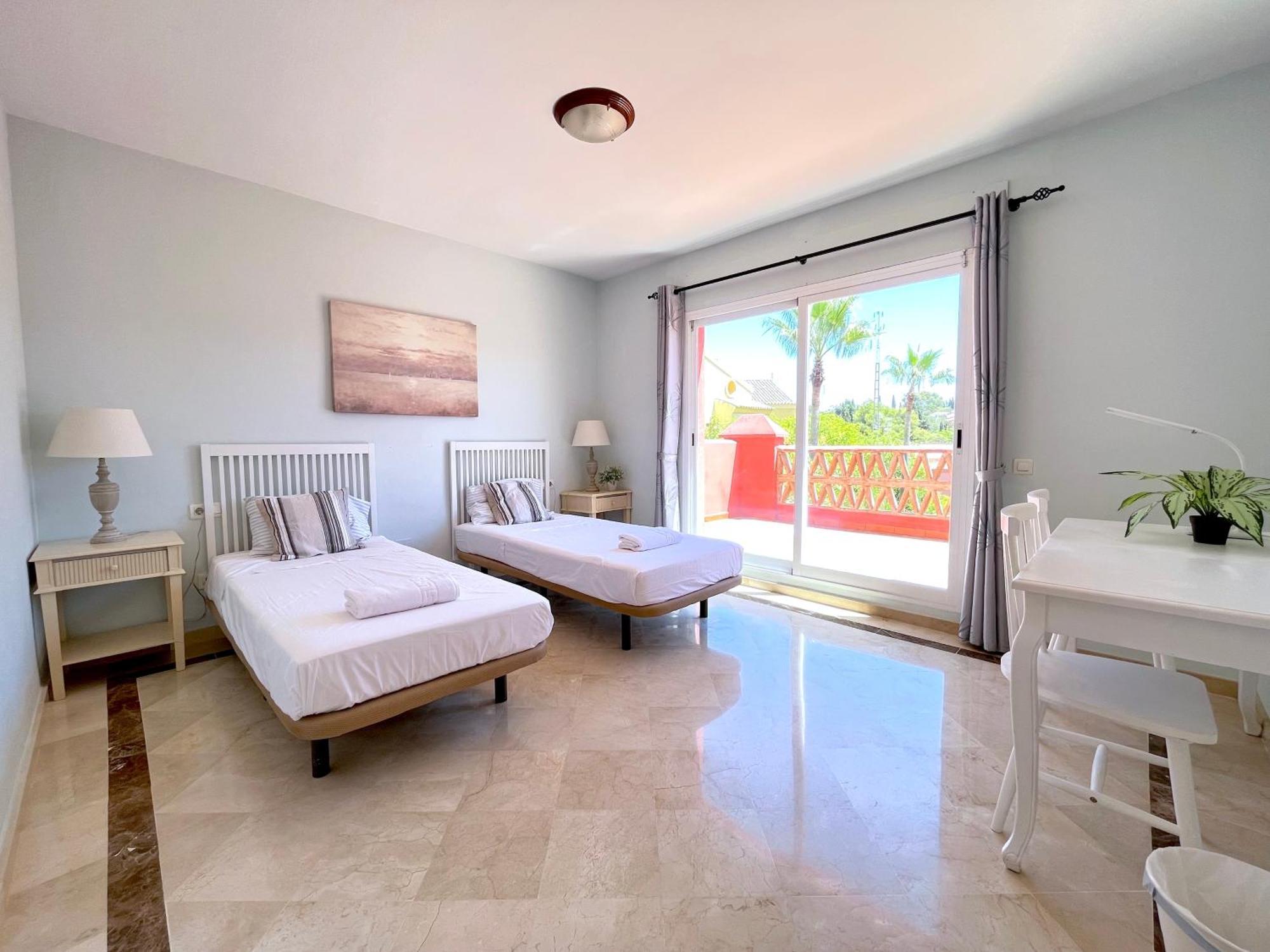 Vakantiehuis Charming House With Pool, Close To The Sea