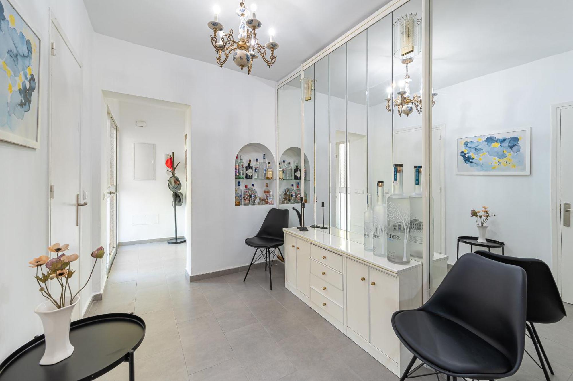 Marbella: Beachside Luxury With Heated Pool And Games Marbella