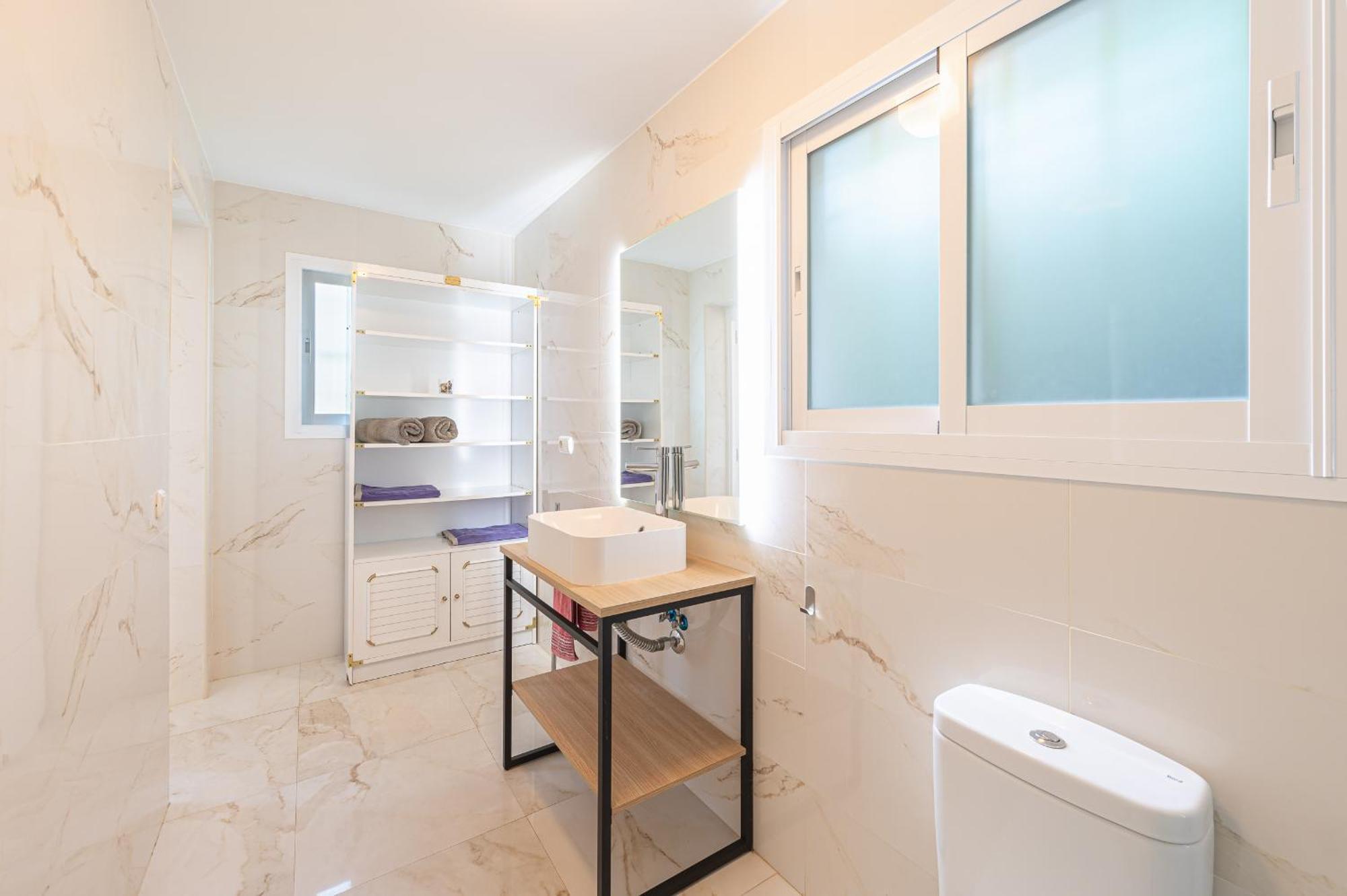 Villa Marbella: Beachside Luxury With Heated Pool And Games *