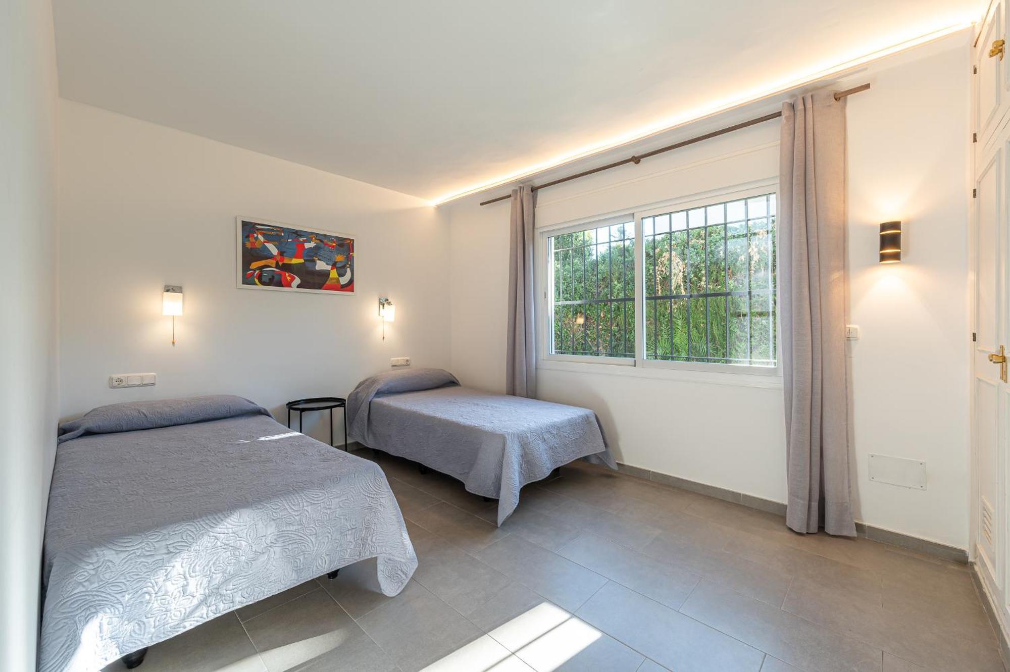 Marbella: Beachside Luxury With Heated Pool And Games *