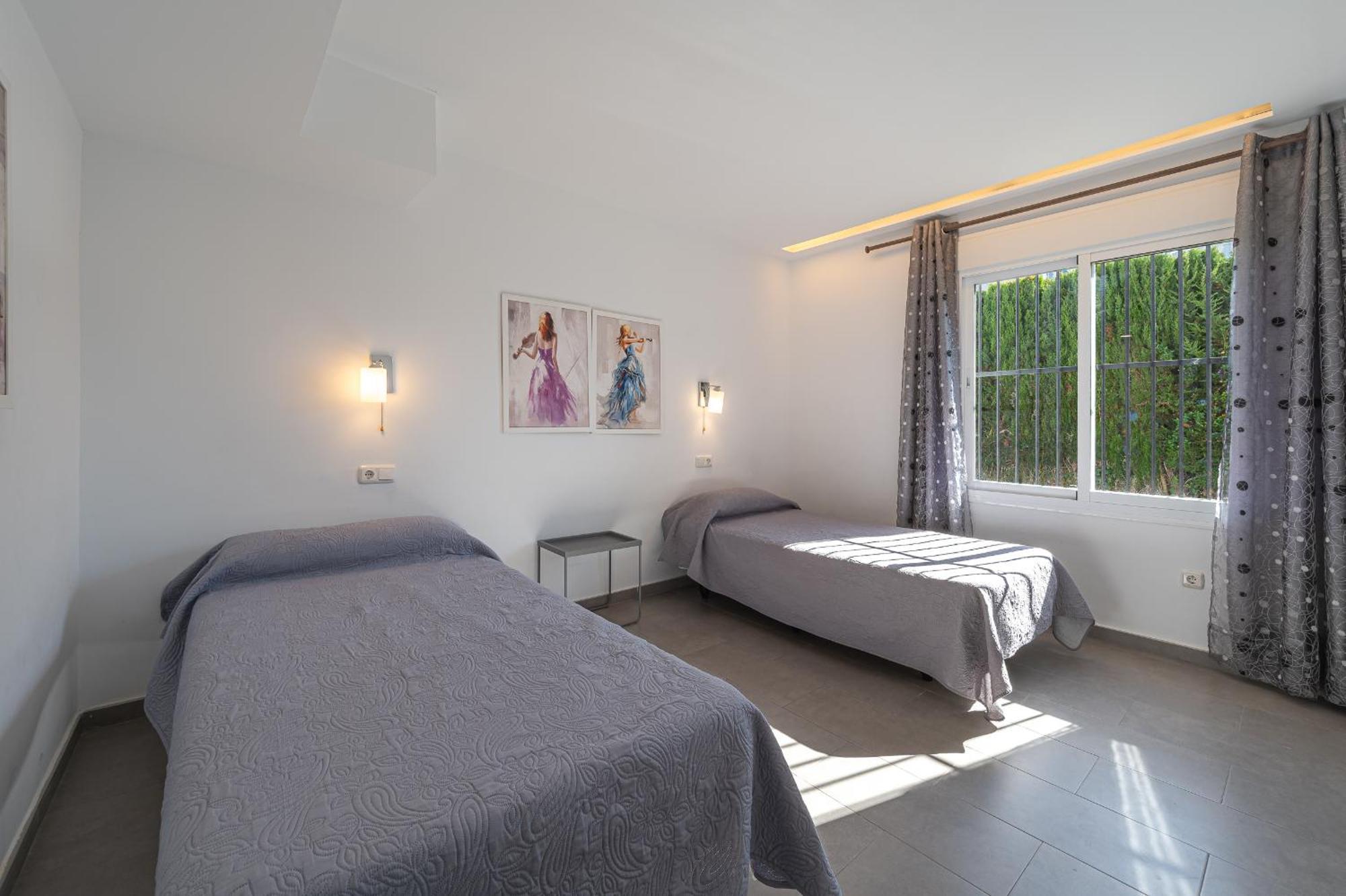 Marbella: Beachside Luxury With Heated Pool And Games