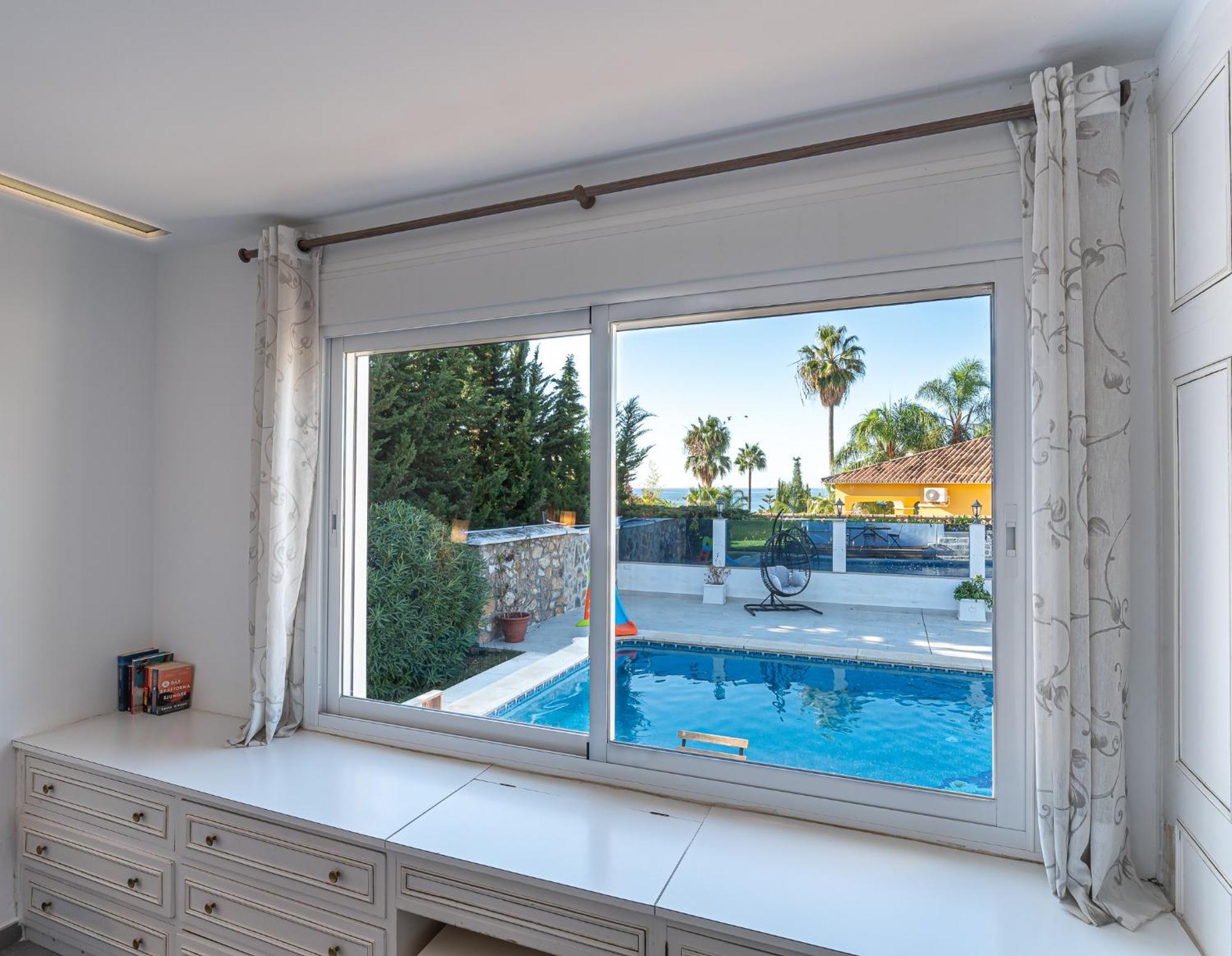 Villa Marbella: Beachside Luxury With Heated Pool And Games
