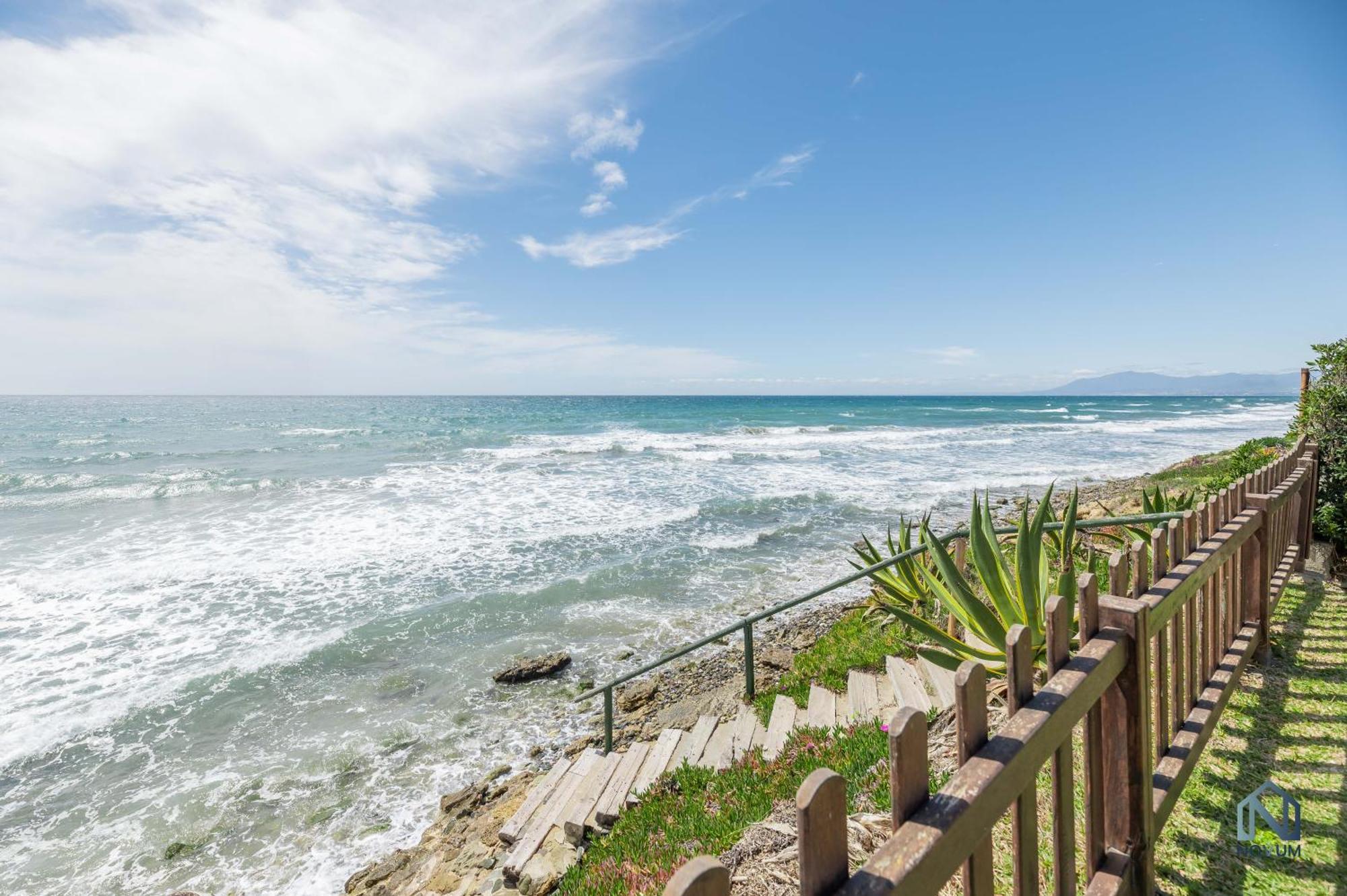 Apartment Dunas De - Beachfront 3 Bed Marbella