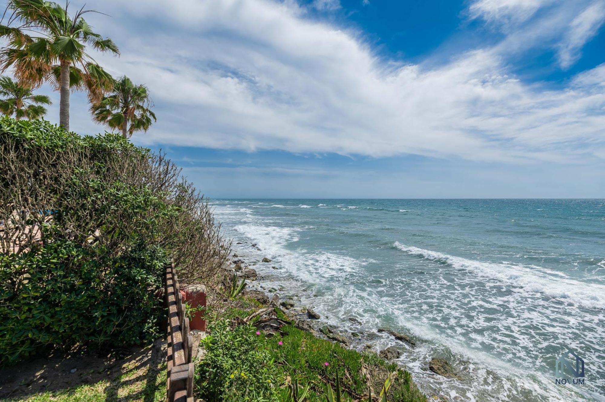 Dunas De - Beachfront 3 Bed Marbella