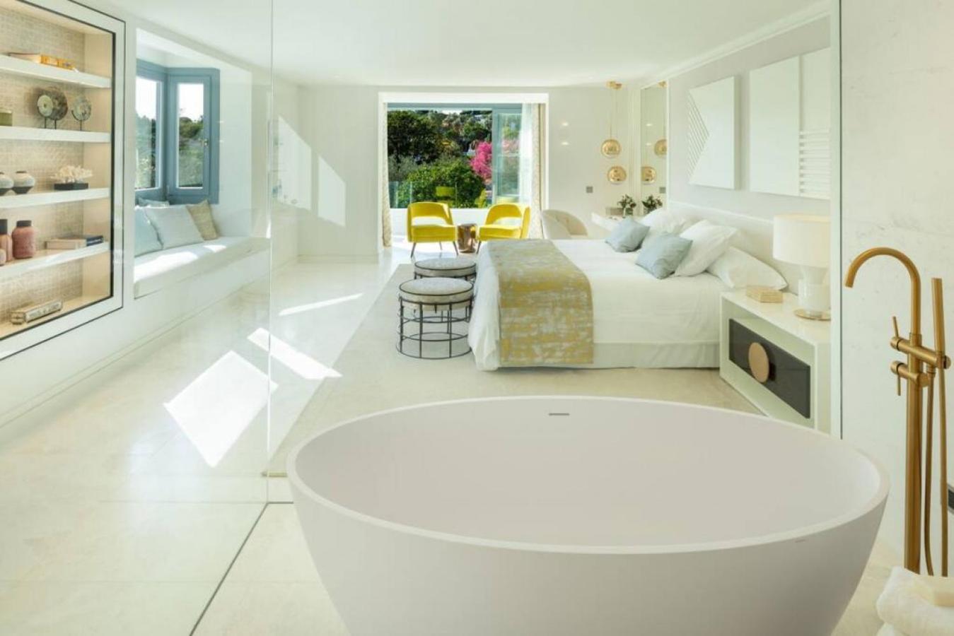 Paris 7 Bedroom In Holiday home Marbella