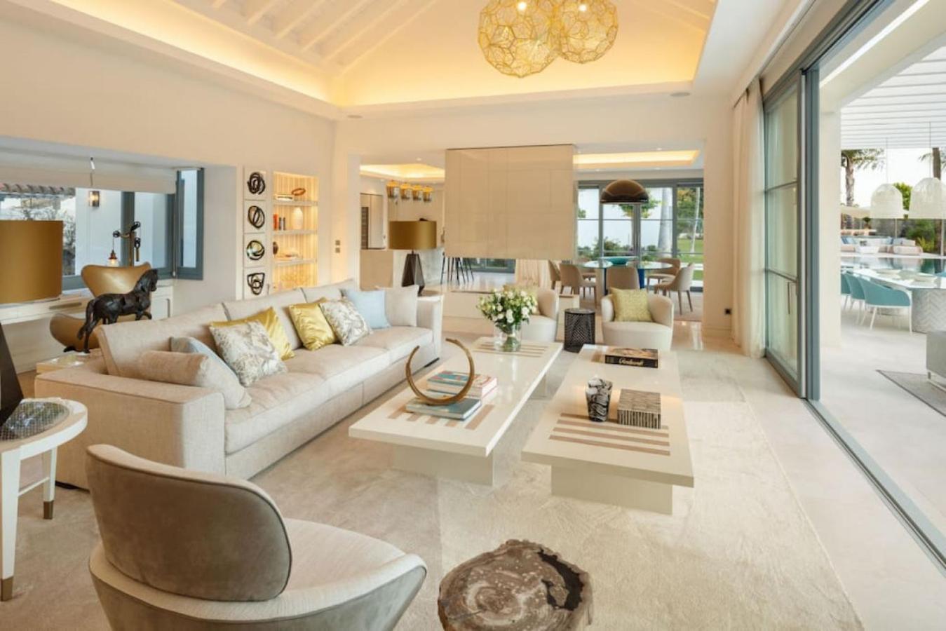 Holiday home Paris 7 Bedroom In Marbella