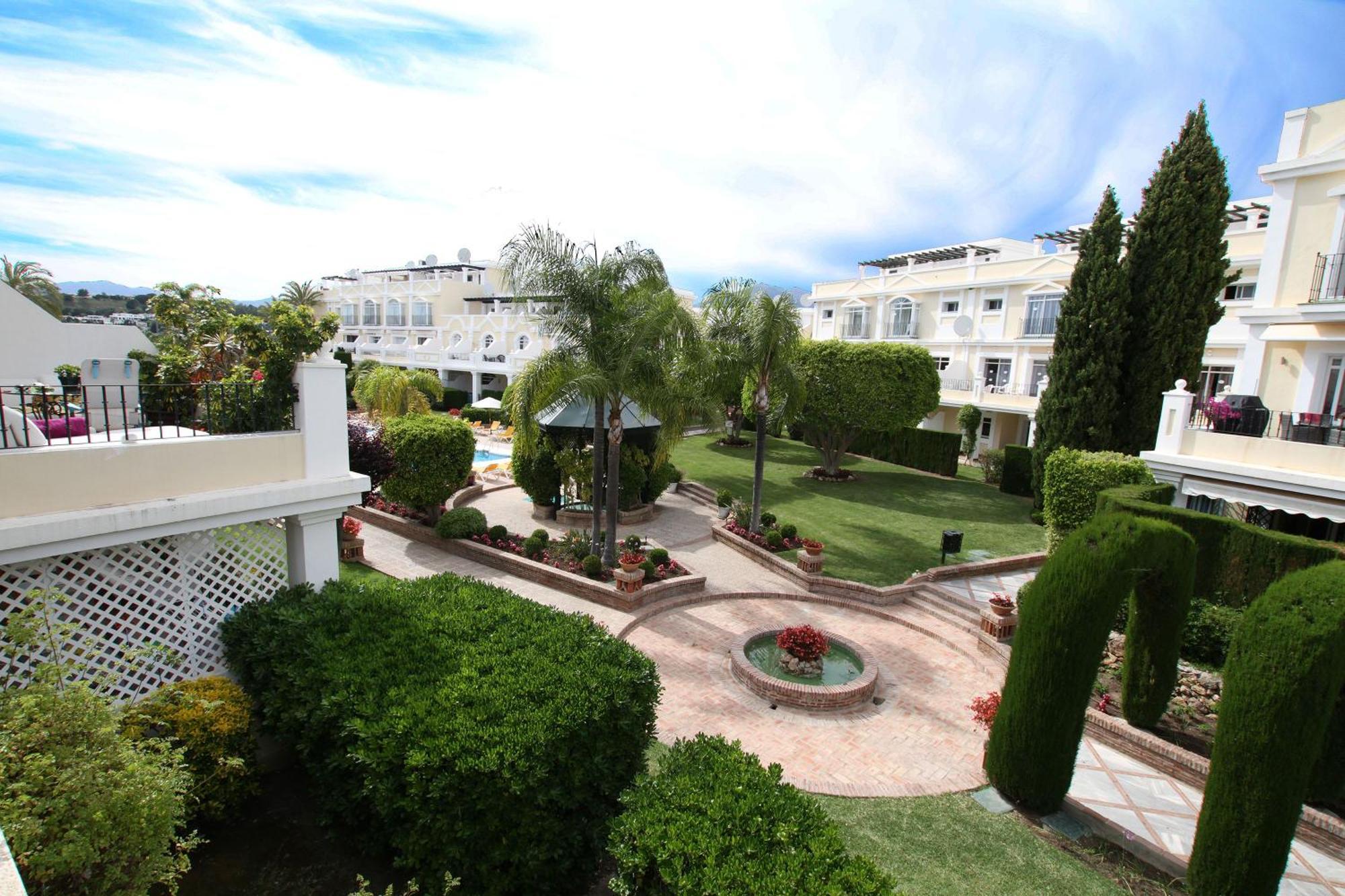 Apartment Spacious 2 Bed Duplex In Aloha Gardens Close To Puerto Banus