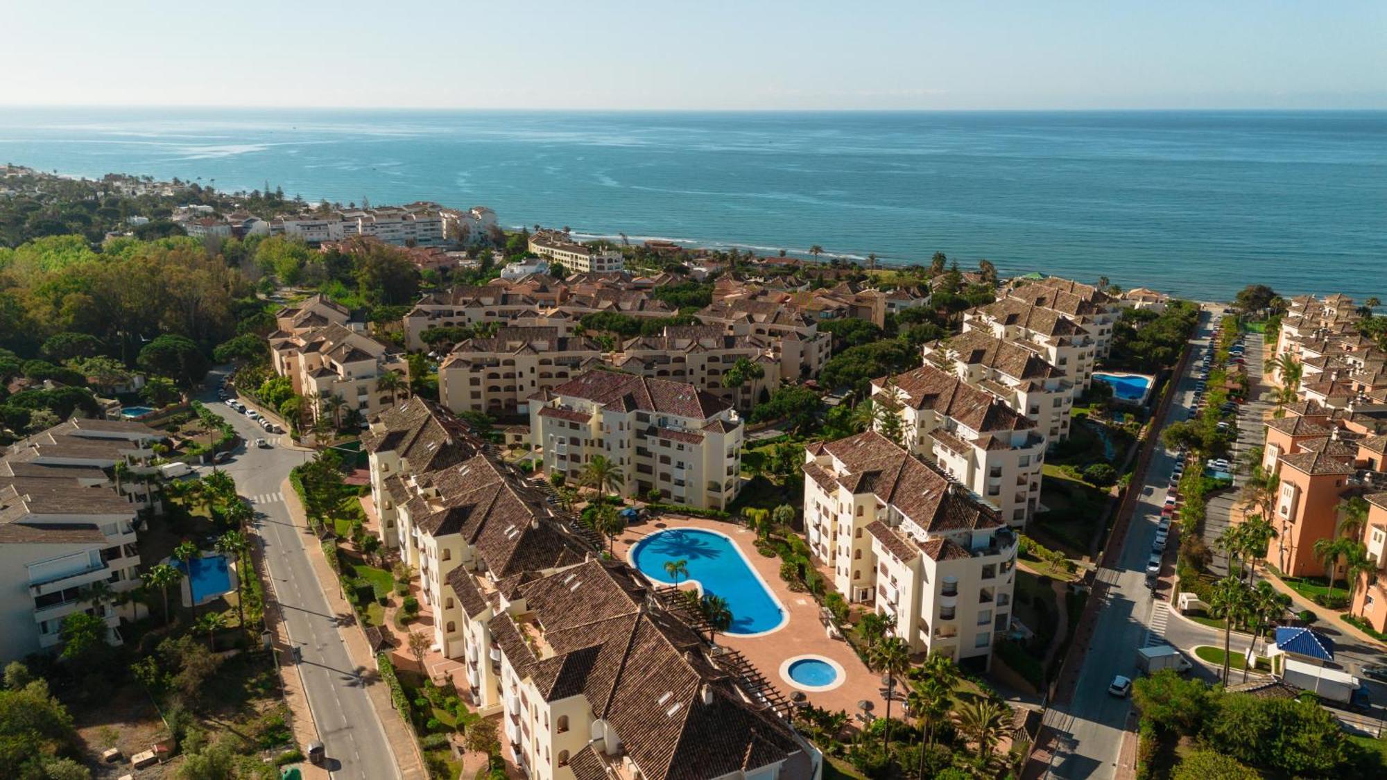 With Direct Beach Access, In Hacienda Playa, Elviria *