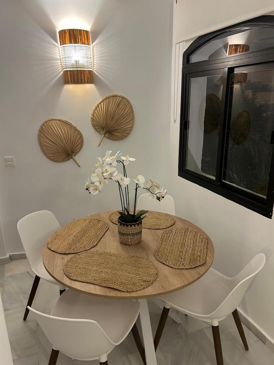 Nomad Milos Y Bali * Marbella