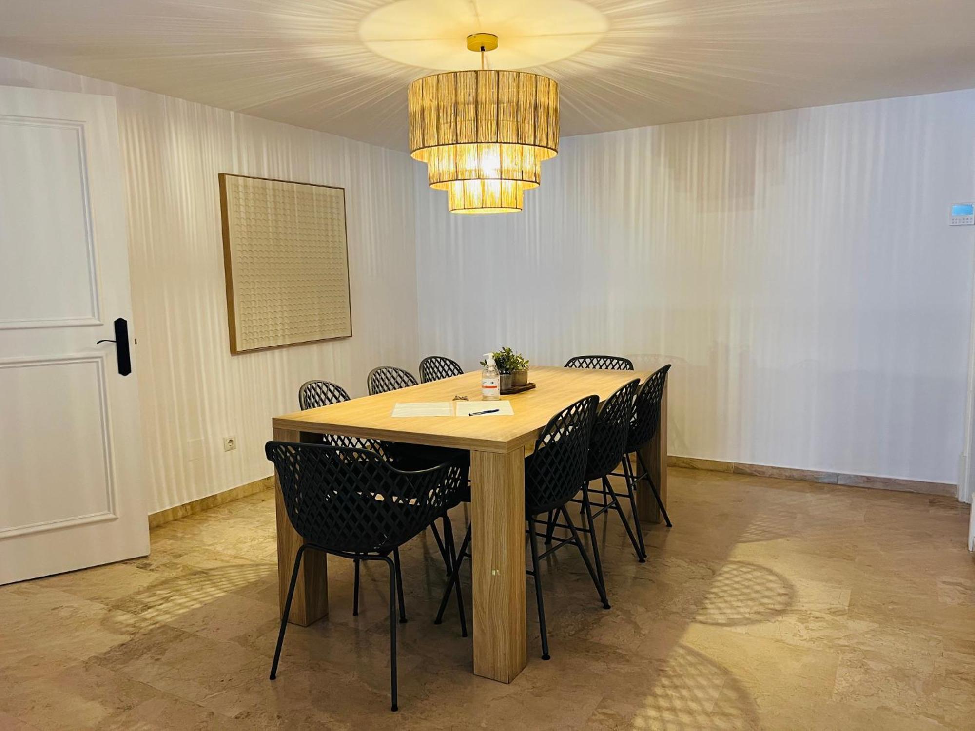 Impeccable Large With Immense Terrace And Private Garden Overlooking The Mountain, Featuring 2 Bedrooms And Sleeping Up To 4 Guests Located 100 Meters From Plaza Maestranza Appartement Marbella
