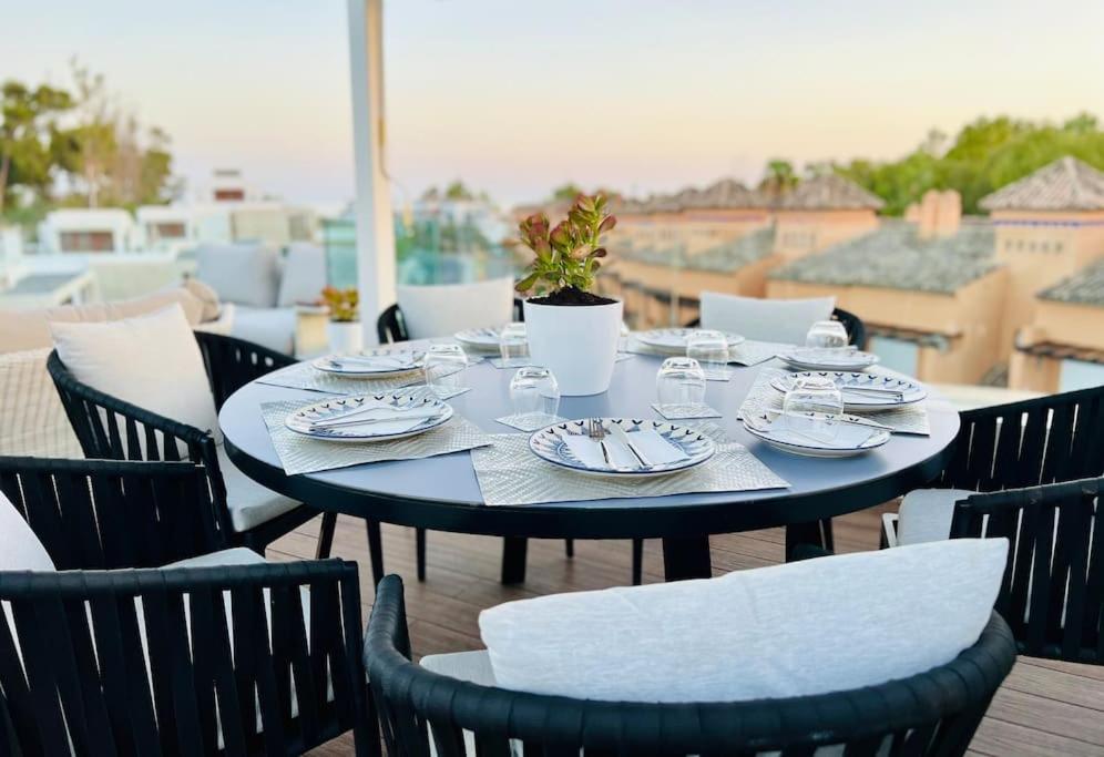 Puente Premium Rooftop & Garden Apartment Marbella