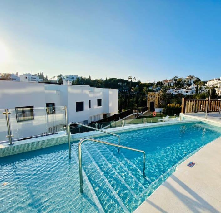 Puente Premium Rooftop & Garden Apartment Marbella
