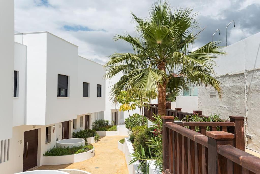 Puente Premium Rooftop & Garden Apartment Marbella