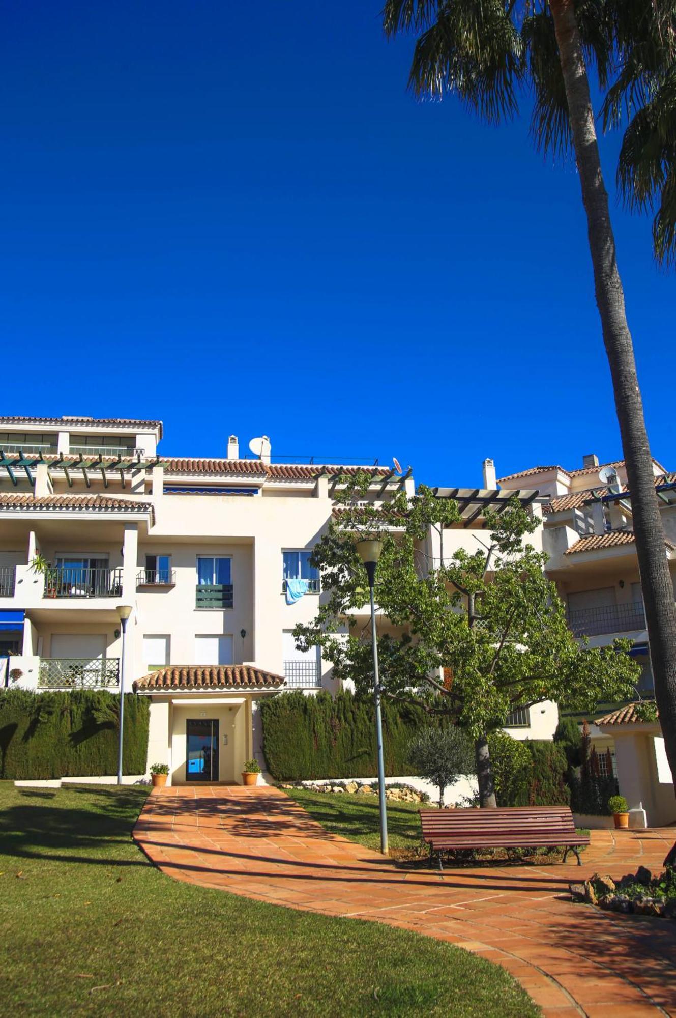Apartment Walk To Puerto Banus, 2br, 2bth, Pool