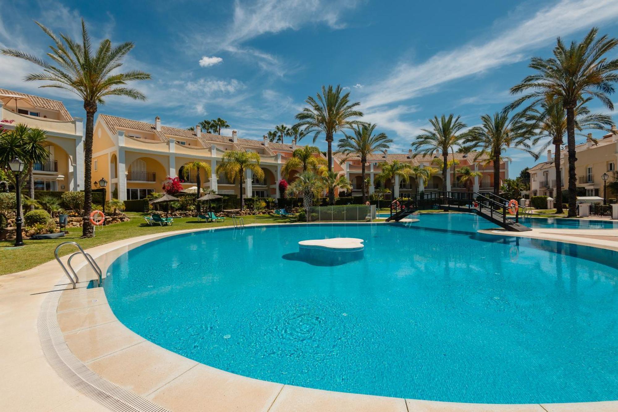 Townhouse In First Line Beach, Bahia De Marbella, Ferienhaus Marbella
