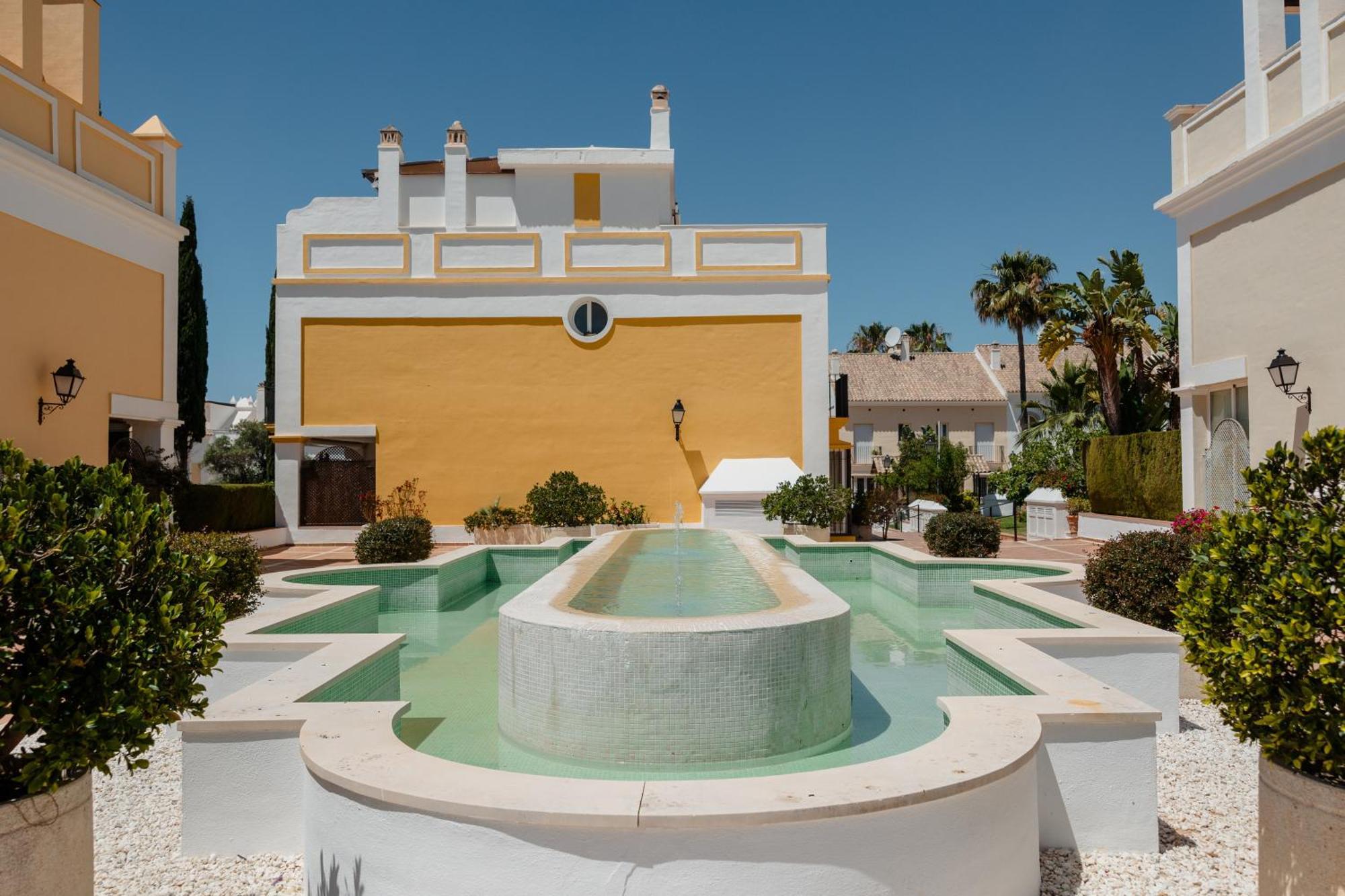 Townhouse In First Line Beach, Bahia De Marbella, *