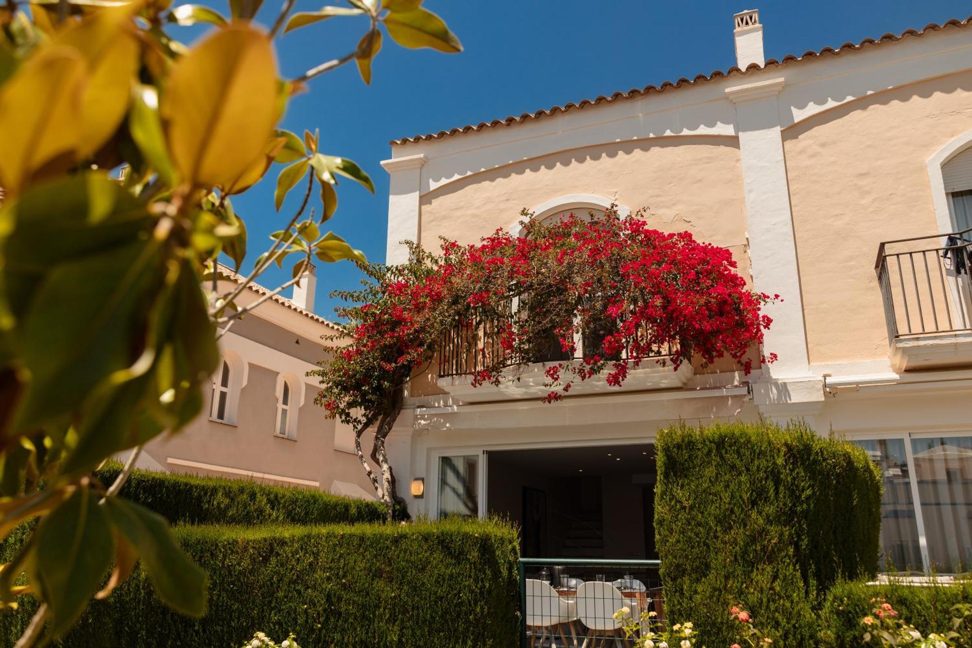 Townhouse In First Line Beach, Bahia De Marbella, Ferienhaus *