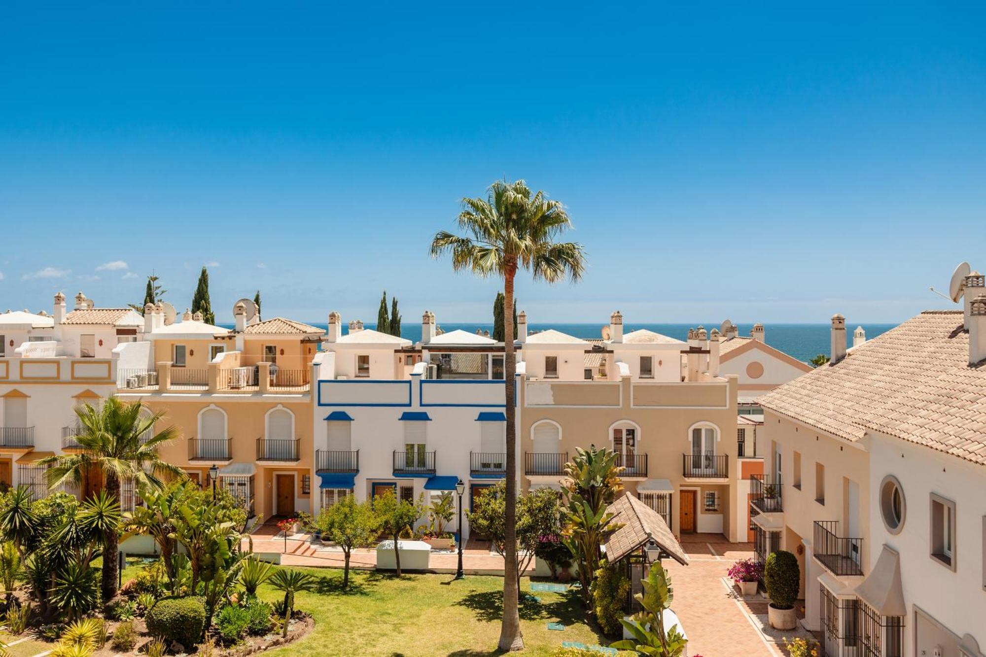 Townhouse In First Line Beach, Bahia De Marbella, Ferienhaus