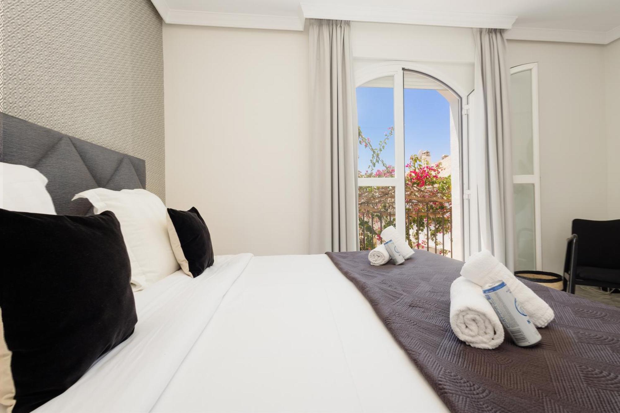 Townhouse In First Line Beach, Bahia De Marbella, *