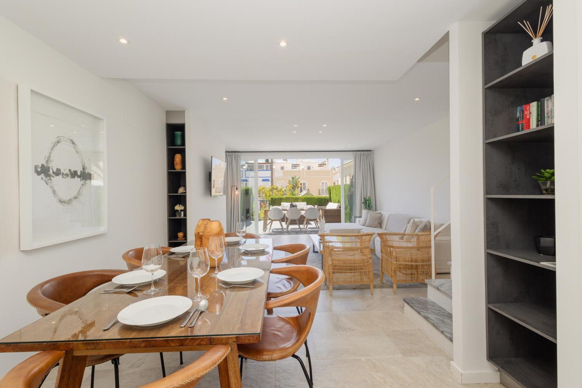 Townhouse In First Line Beach, Bahia De Marbella, Ferienhaus *