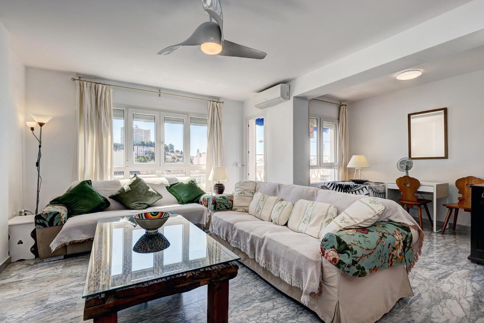 Sleeps 8 Aircon Secure Underground Parking Free Netflix Fast Internet Apartment Marbella