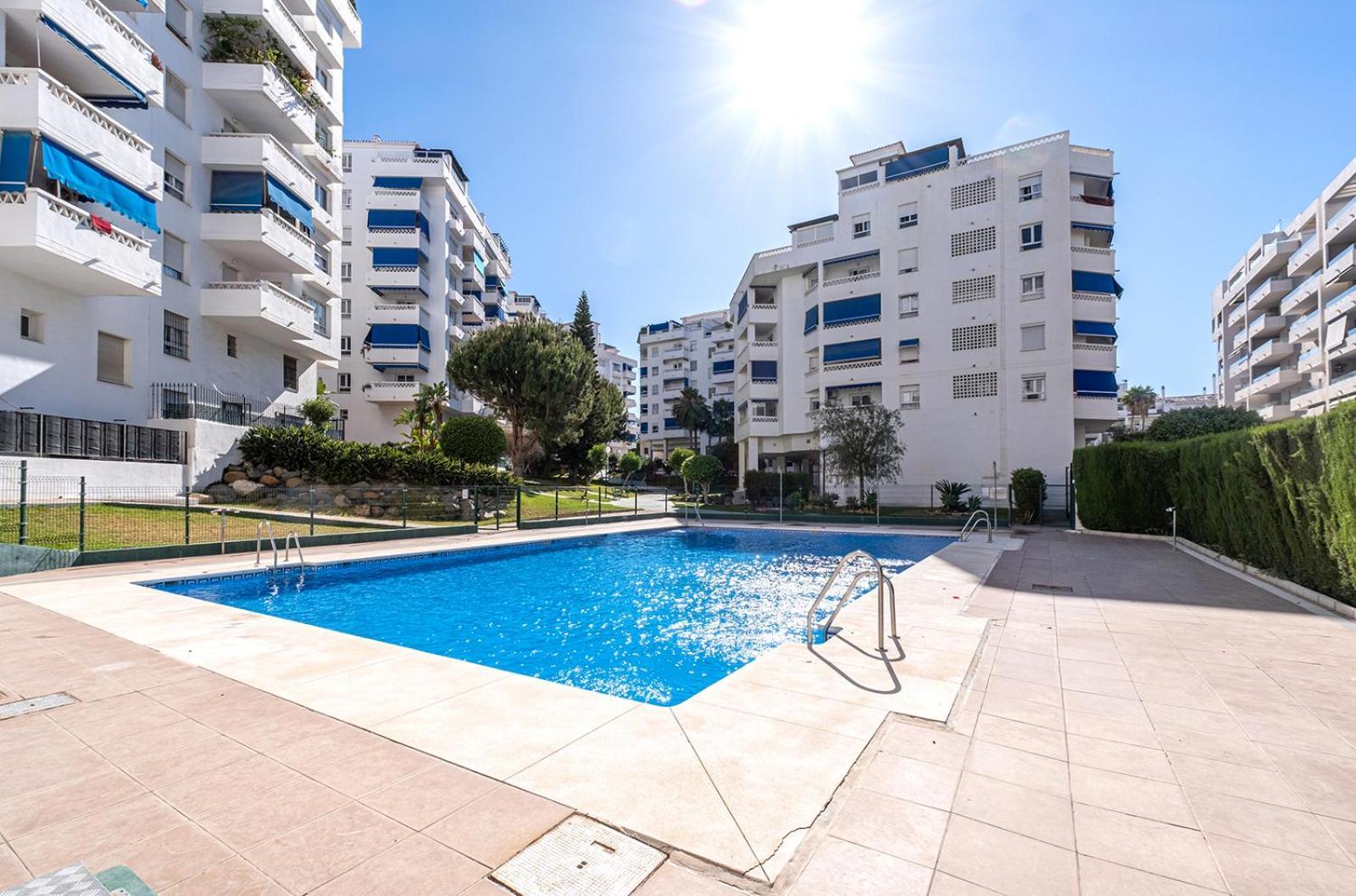 Sleeps 8 Aircon Secure Underground Parking Free Netflix Fast Internet Apartment
