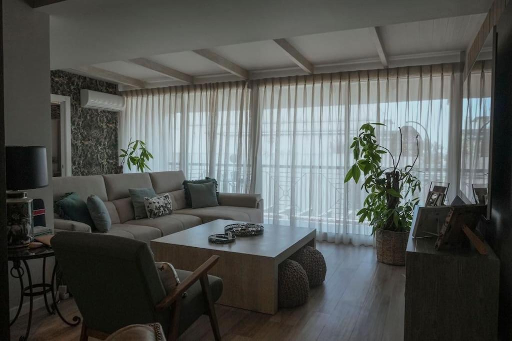 Apartment Residencial Lorcrimar *