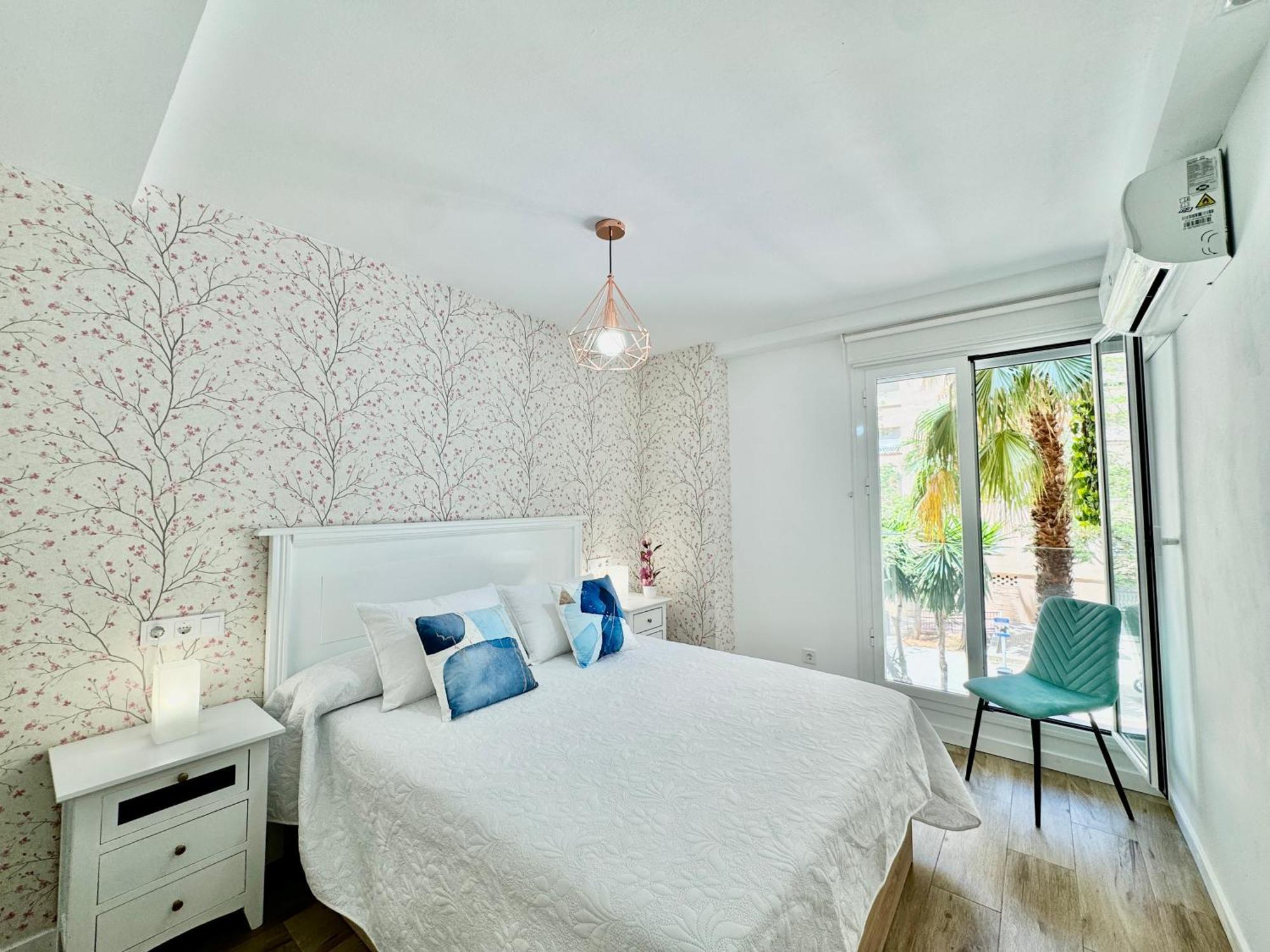 Cascada Magnificent Recently Refurbished In Center - Eaw Homes