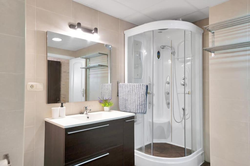 Adosado Con Solarium, Bbq Y Piscina En Las Chapas - Jade 213 Apartamento Marbella