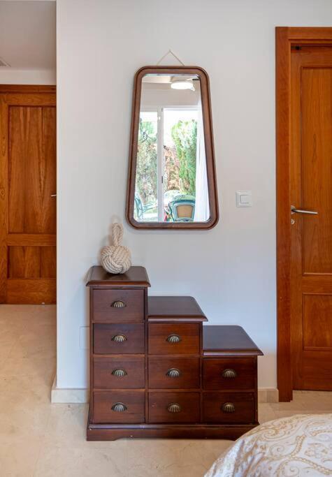 Beautiful 2br With Terrace, Garden & Pool *