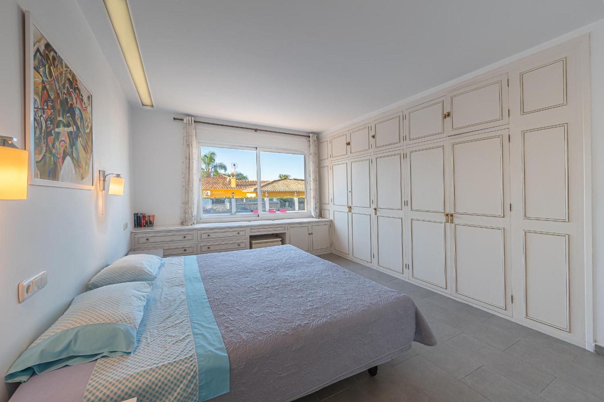 Marbella: Beachside Luxury With Heated Pool And Games