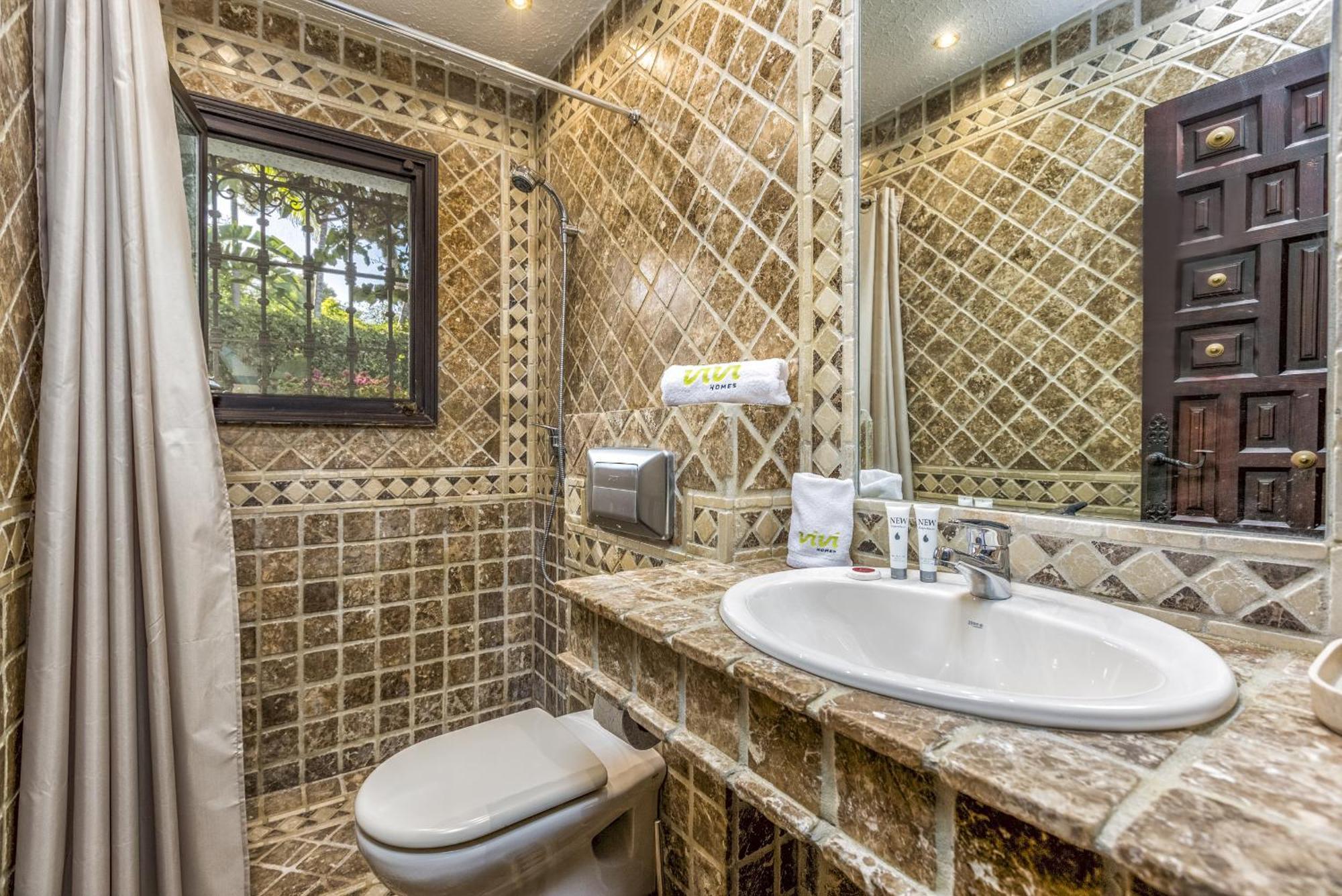 Vivi Homes - Costabella Pool, Sauna, Garden & Marbella