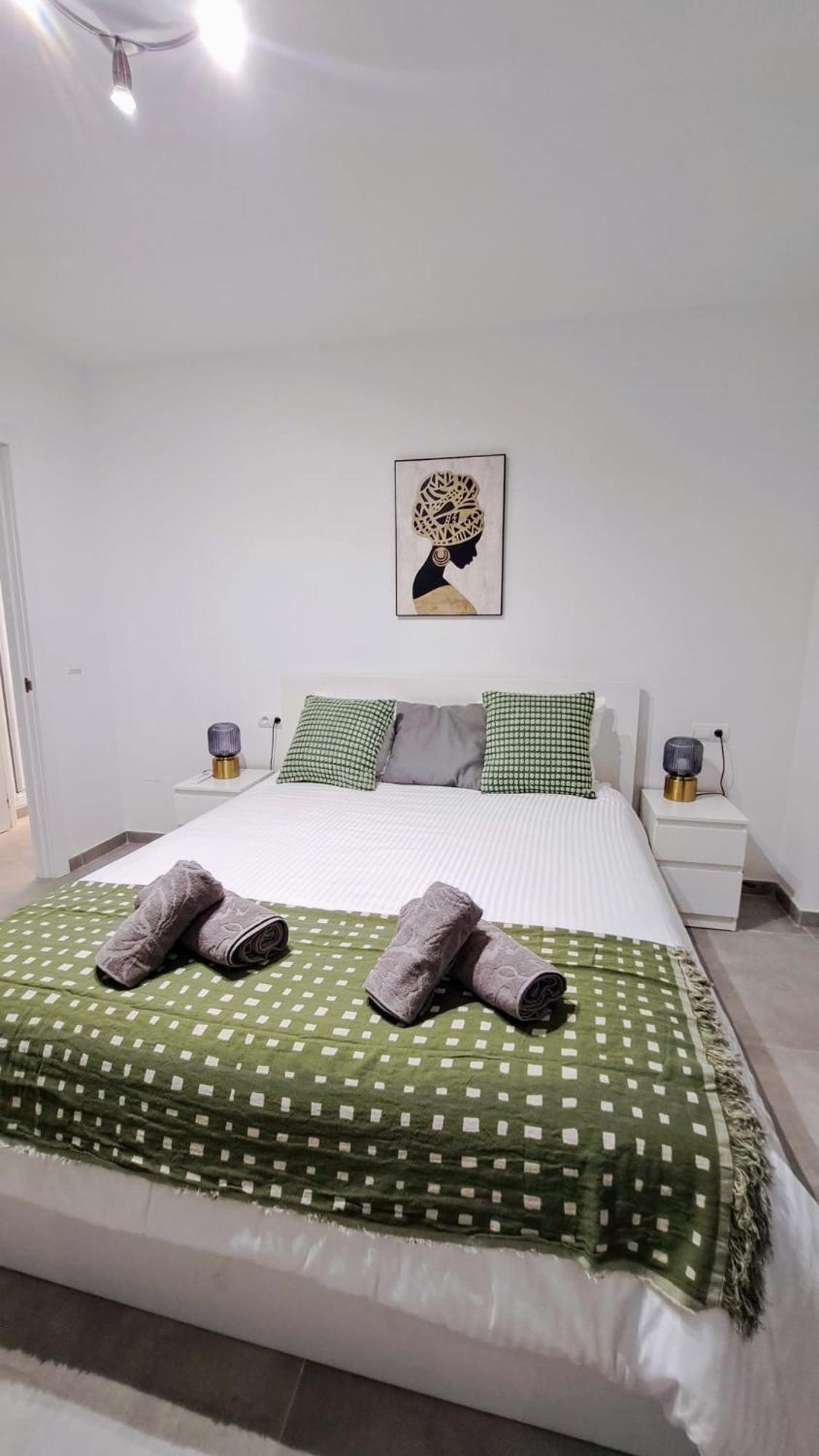 Happy Travel La Maestranza 5a Apartment *