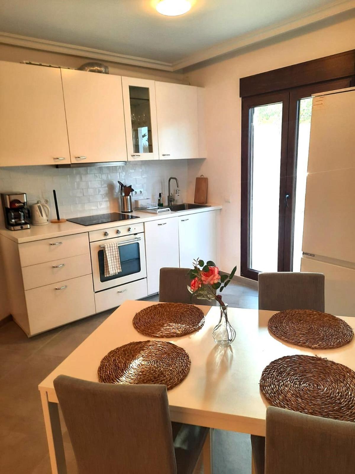 Happy Travel La Maestranza 5a Apartment