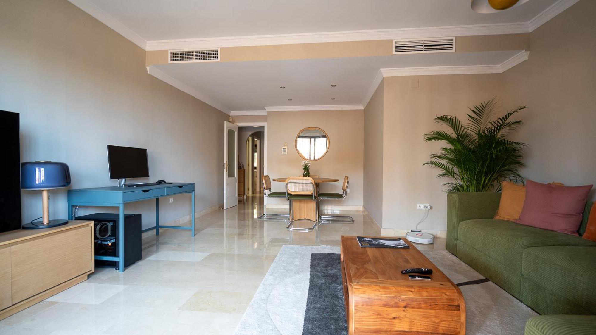 Amplio Y Familiar Apartamento En