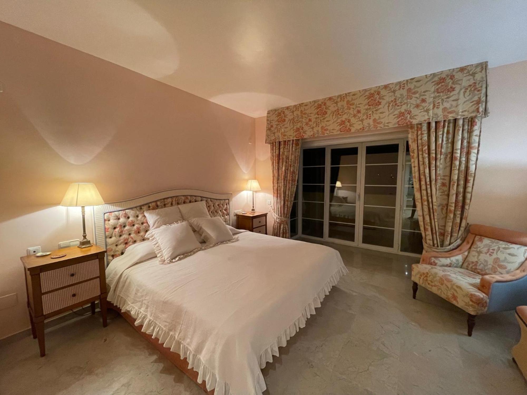 Villa Golf In Marbella, Frontline Golfvilla In Rioreal Golf Marbella