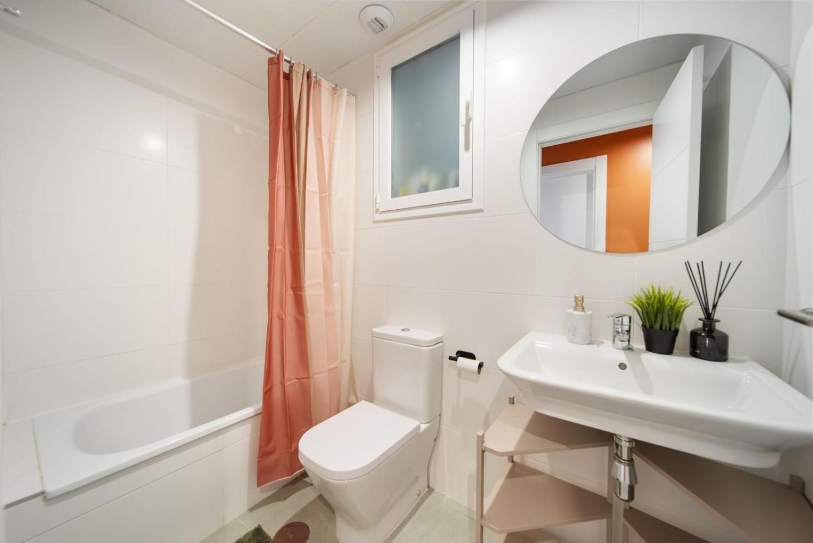 Brand New With Gym&rooftop Pool. Apartment
