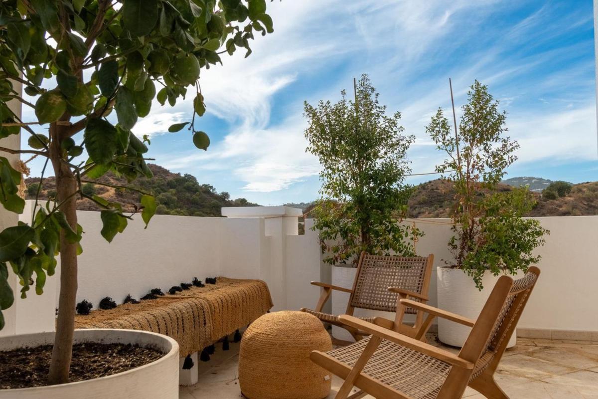 Penthouse With Sea View, Gym & Pool In Puerto Banus Apartment