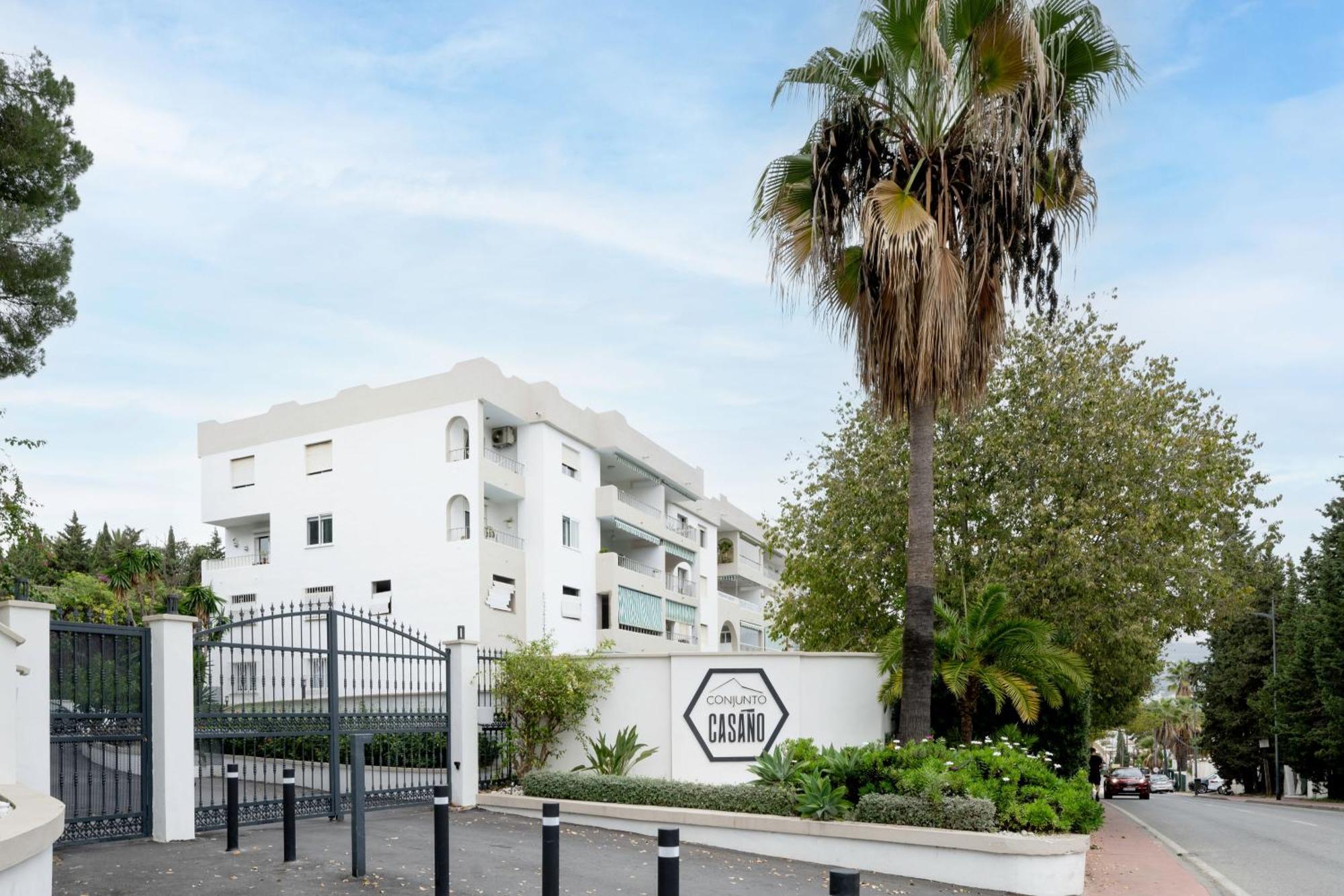 Takvaning Med Promenadavstand Till Puerto Banus Och Havsutsikt Apartment